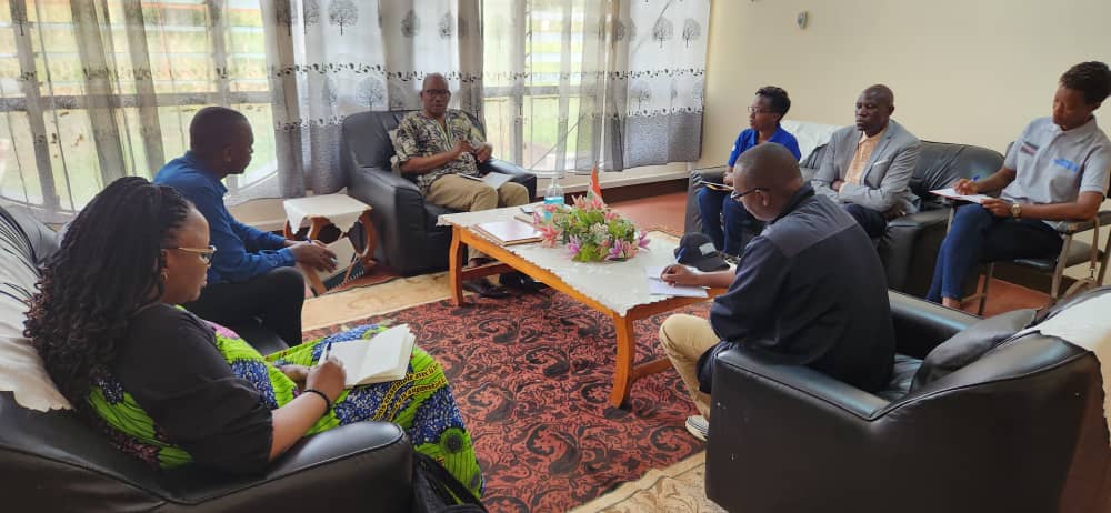 alfajiriwhet's tweet photo. Dans le cadre du pjet NdiUwagaciro /SSR et lutte contre VSBG , financé par @NLinBurundi, une visite de prise de contact à  @kirundoProvince a été fait par AlfajiriWHet et le @CSeruka au 6.02.25. L'équipe a été  accueillie par Gén Bde Pol Victor Segasago, Gvrn et le Cons. Soc.Cul https://t.co/g58BPUfBnu