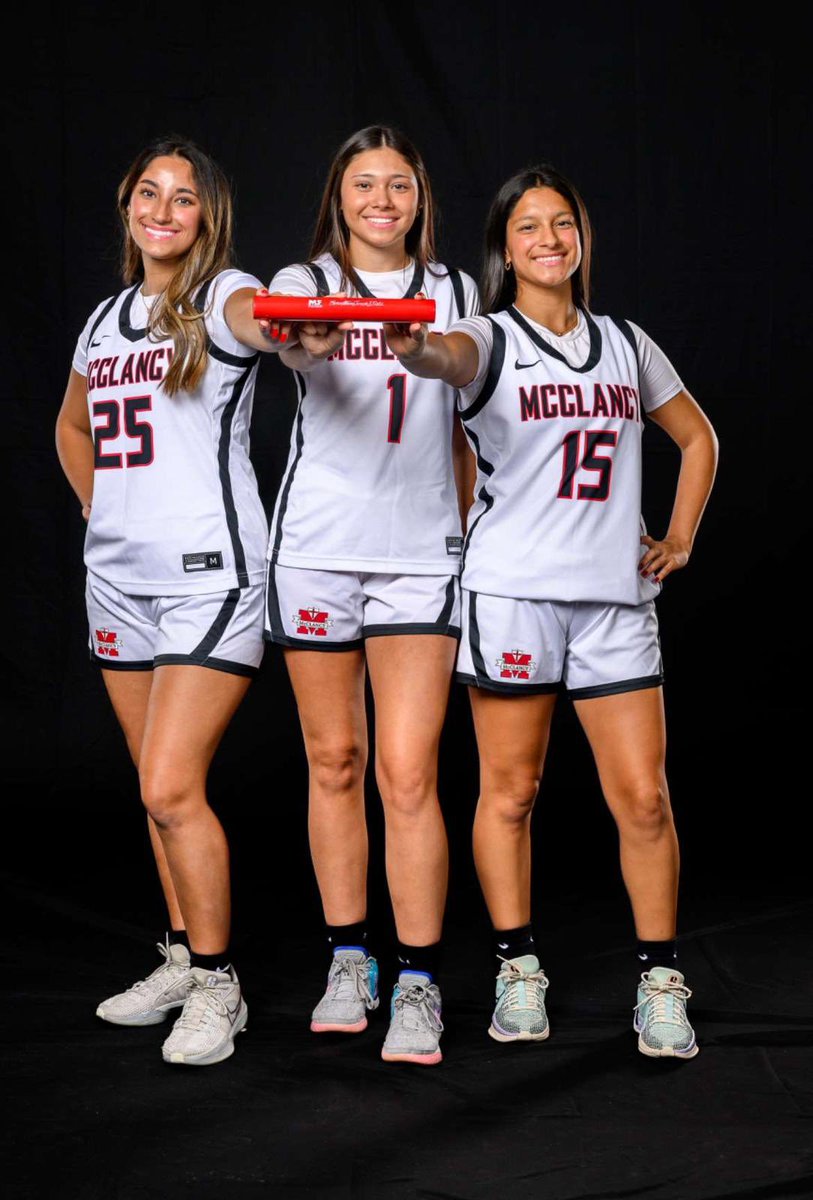 Happy Senior Day to some of our favorite track stars! See you soon! #classof2025 

 ⭐️ ⭐️ ⭐️