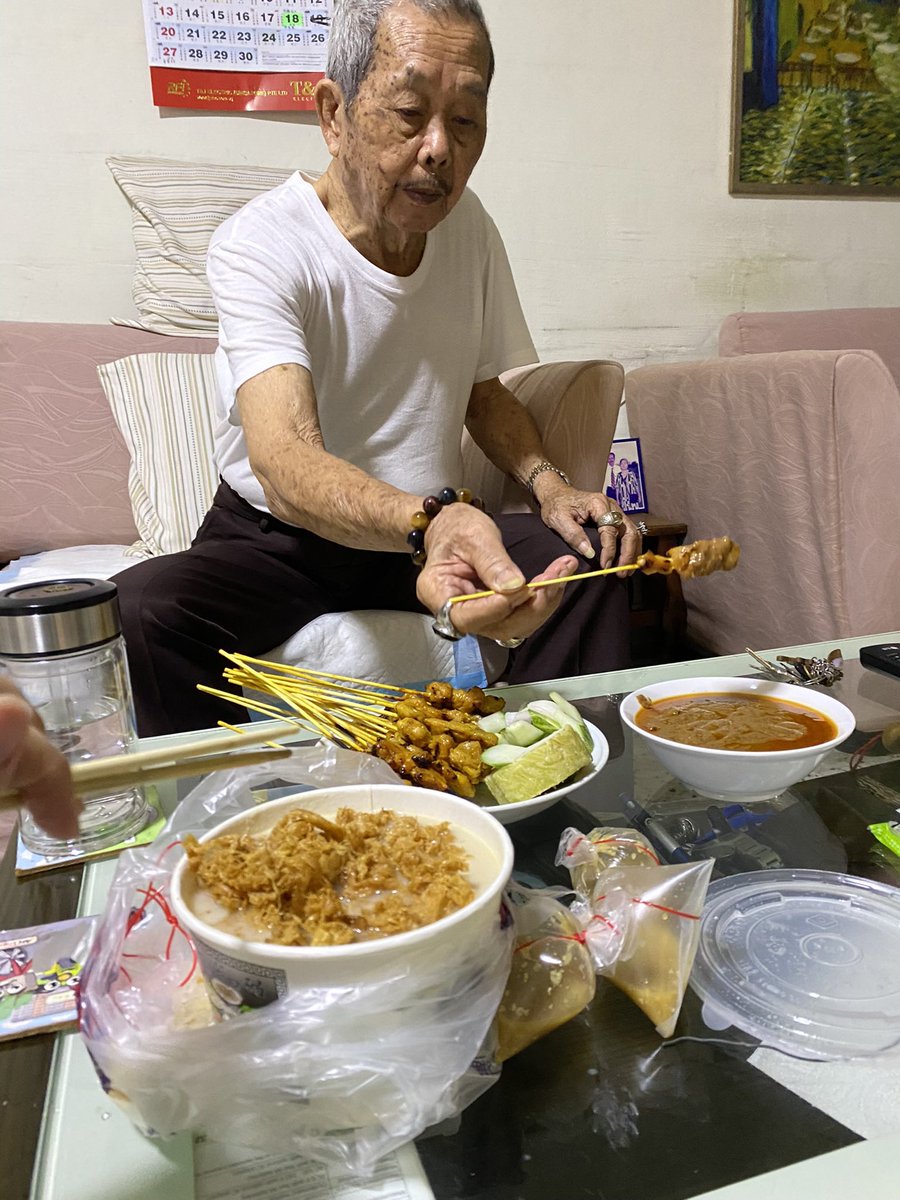 GivanLim's tweet image. Miss buying supper n finding u! Thank u for always giving in n eat abit even tho u always say u very full just ate dinner 😂