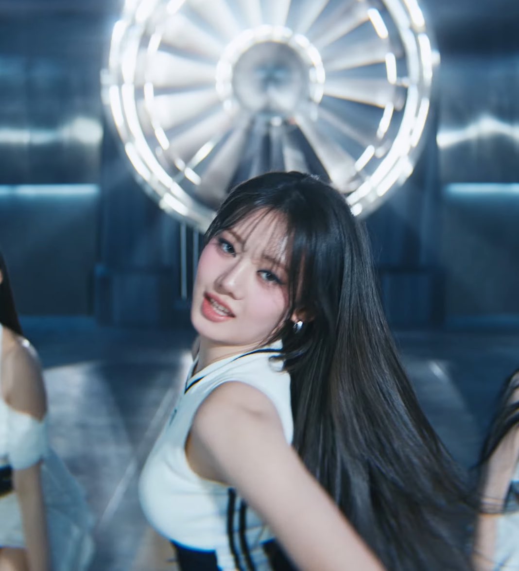 THIS RORA!!!!

BILLIONAIRE PERFORMANCE VID
#BILLIONAIREPerfVideo
#BABYMONSTER #RORA