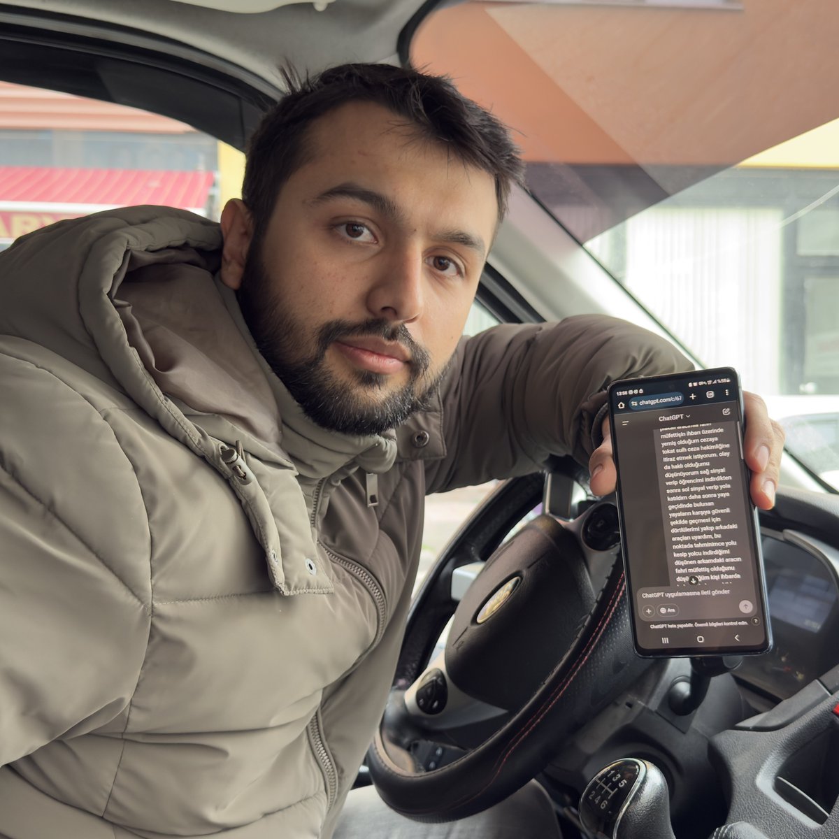 Tokat'ta servis şoförlüğü yapan Mehmet Duran, avukata başvurmadan ChatGPT’ye yazdırdığı dilekçe ile trafik cezasını iptal ettirdi.