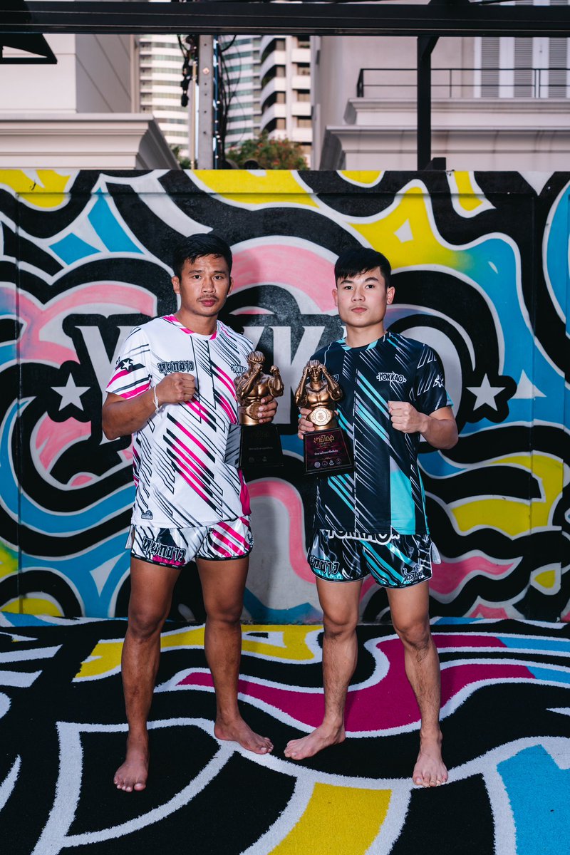 yokkaoboxing's tweet image. Double greatness! 🏆🏆Superlek &amp;amp; Khunsueklek, both crowned Fighter of the Year! Honoring these warriors on Muay Thai Day! 🔥🥊
#Yokkao #muaythai #nakmuay