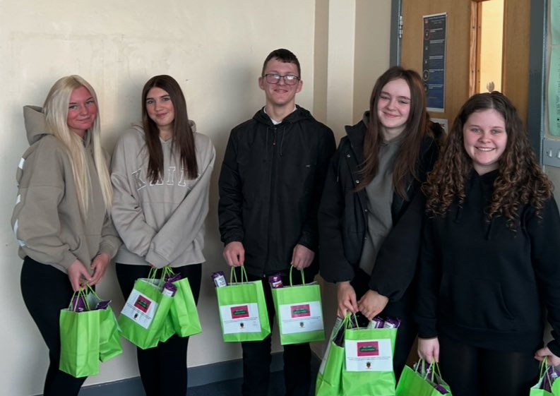 We delivered little goodie bags to the staff within our school today to encourage them to get together, have a cup of tea and a chat. We hope it brightened their day #TimeToTalk #MentalHealthMatters <a href="/MarwickMrs/">Mrs Marwick</a> <a href="/BusElliot/">MrElliotBusEd</a> <a href="/IrvineRoyalAcad/">Irvine Royal Academy</a>