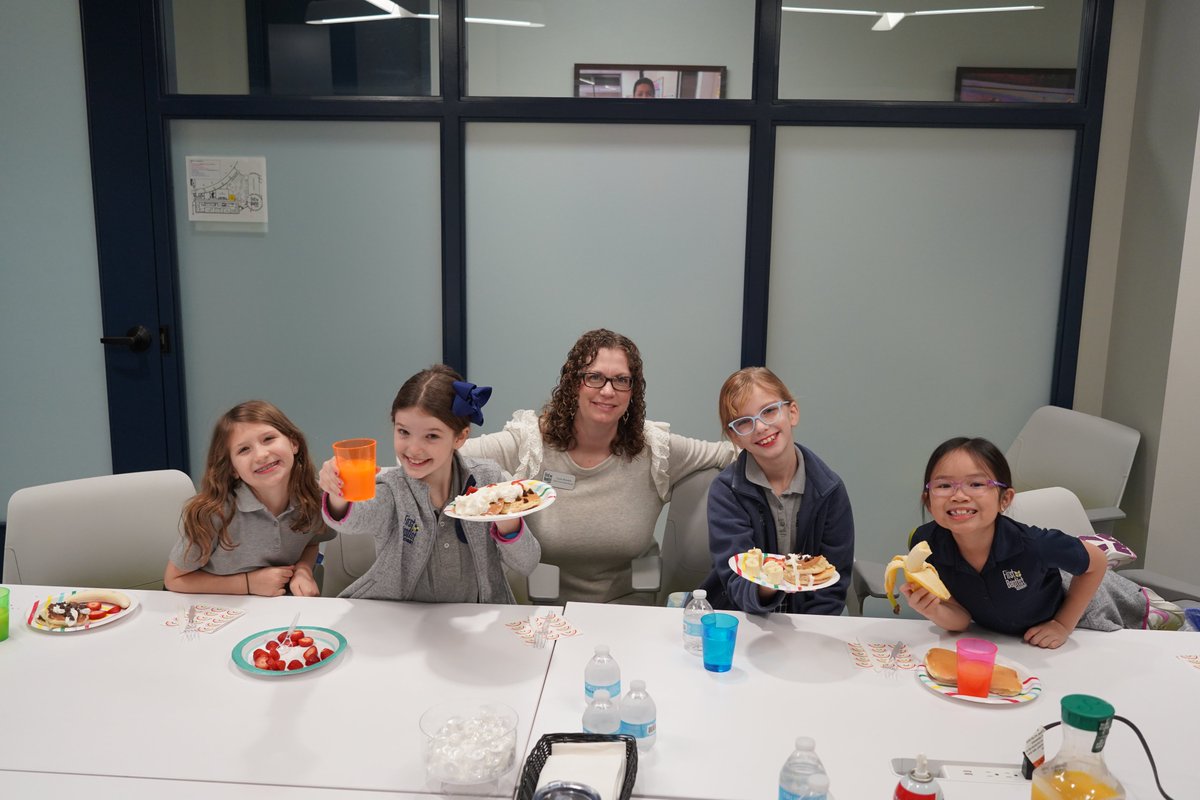 FBAcademyTX's tweet photo. Last week, a few of our #FBAGrade3 students enjoyed Pancakes with the #FBALowerSchool Principal before school. What a delicious way to start the school day!π₯ This FBA Experience was purchased in the #FBAWarriorsontheGreen Online Auction. #WeAreFBA https://t.co/eHdcW6GMT1