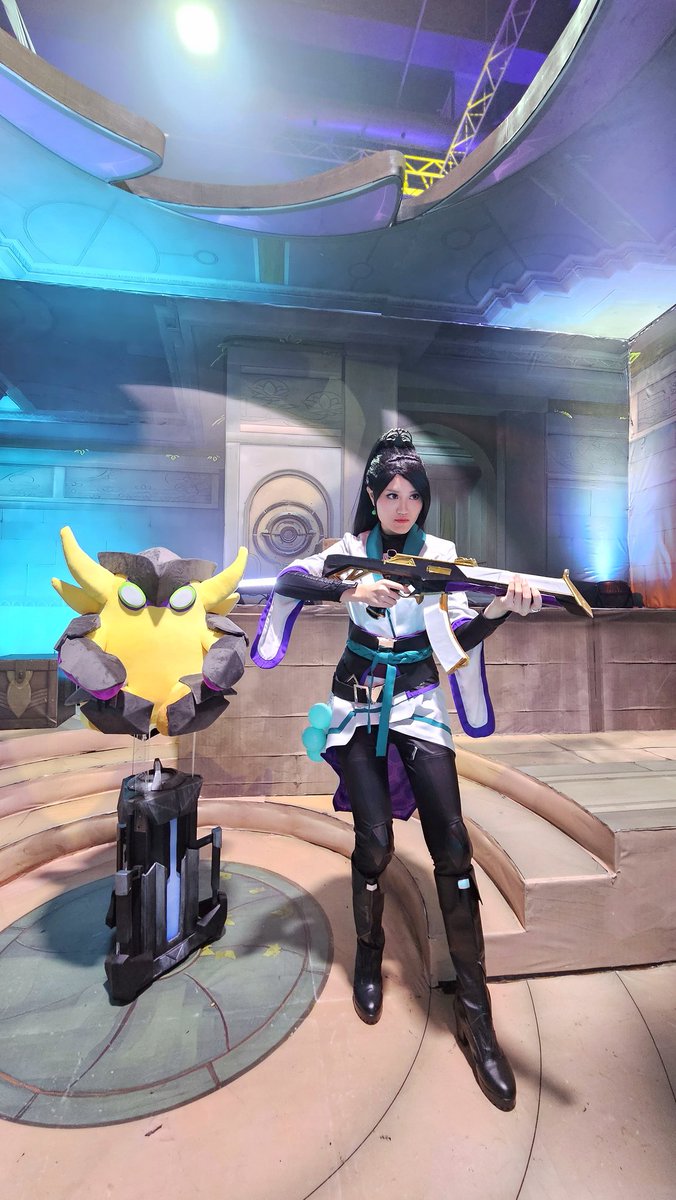 Hey <a href="/riotgames/">Riot Games</a> <a href="/VALORANT/">VALORANT</a>
Can i please work for you guys at Masters Bangkok? 🥺👉👈
I'm willing to work for free 😭🙏🤣
.
#vctbangkok #vctmasters #riotgames #valorant #valorantsage #sagecosplay #valorantcosplay #valorantwingman #valorantfanart