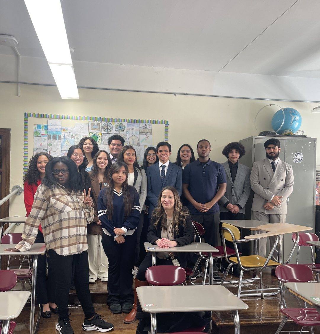 BPSHistoryDept1's tweet photo. Congratulations to Miss Fleck's Mock Trial Team for taking home the WIN last night and living to argue another day! #beeexcellent @BayonneHigh @BayonneBOE https://t.co/veY0WtYVVw