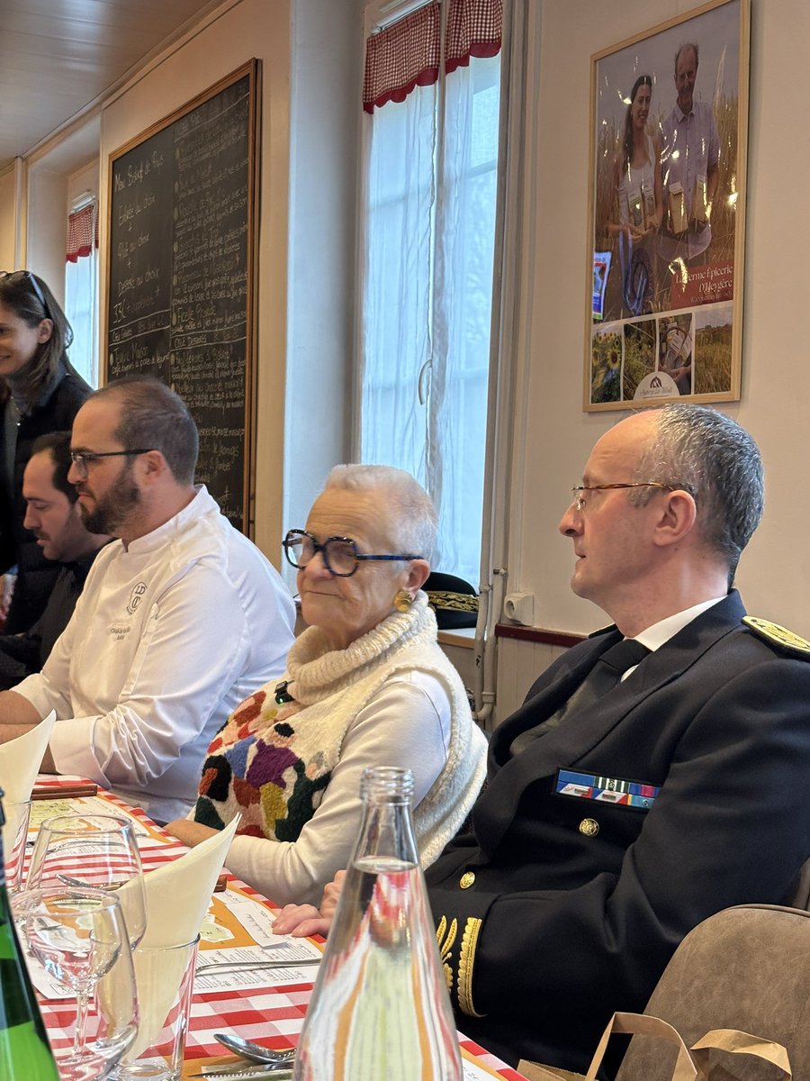 Rencontre de Charles-Édouard Barbier, président de la Fédération nationale des Bistrots de pays.
Son restaurant l’Auberge des Tilleuls est situé à Heilles, un village de 600 habitants, entre Creil et Beauvais. Lieu unique de rencontre, de lien social, de découverte et d’animation
