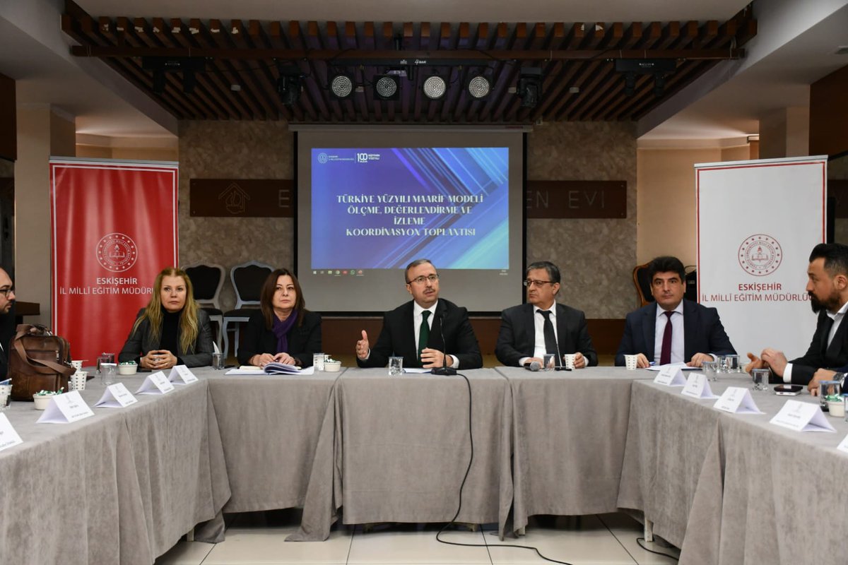EskisehirMem's tweet photo. 📢Türkiye Yüzyılı Maarif Modeli İzleme ve Değerlendirme Çalışmaları Başladı

İl Millî Eğitim Müdürümüz Sayın Sinan Aydın, Türkiye Yüzyılı Maarif Modeli kapsamında değerlendirme komisyonu öğretmenleri ve değerlendirmelerin yapılacağı okulların müdürleriyle bir araya geldi.

📌 Türkiye Yüzyılı Maarif Modeli kapsamında öğretim programlarının izlenmesi ve değerlendirilmesi amacıyla Eskişehir’in de içinde yer aldığı temel eğitimde 19,  ortaöğretimde 20 il belirlendi.

📍 Görevlendirilen öğretmenlerce, belirlenen okullarda ders gözlemleri ve doğrudan görüşmelerle öğretim programlarının uygulanabilirliği değerlendirilecek.

#TürkiyeYüzyılı #MaarifModeli #EğitimdeYeniDönem 

@tcmeb @Yusuf__Tekin @meb_ogm @mebtegm  @sinan_umem