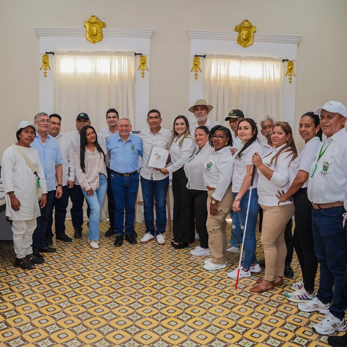 Raizalstereo's tweet photo. #Noticia Ciénaga entrega su Plan de Ordenamiento Territorial al CTP | El alcalde de Ciénaga entregó oficialmente el POT al Consejo Territorial de Planeación para su revisión. Este documento, trabajado por casi una década, será clave para el desarrollo del municipio. #POT #Ciénaga https://t.co/iMhyAS2vGw