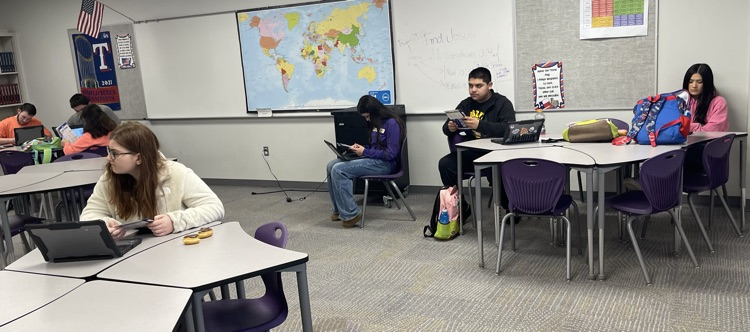 CrosbytonCISD's tweet image. Lubbock Christian University was on campus speaking with our seniors about scholarships and helping them apply to LCU. #chieftainnation