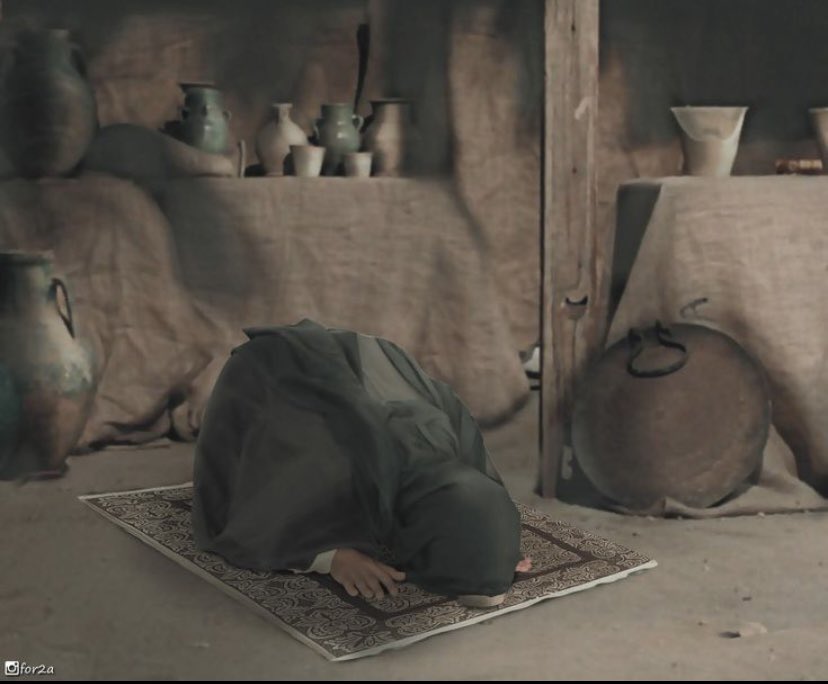 لَيسَ مِن ماءٍ أصْفَى مِن دُموع التَّائِبِين،
ولَيسَ مِن مَنظَرٍ أشْهَى مِن اِنْحِنَاء السَّاجِدِين 🤍

#دعاء_كميل