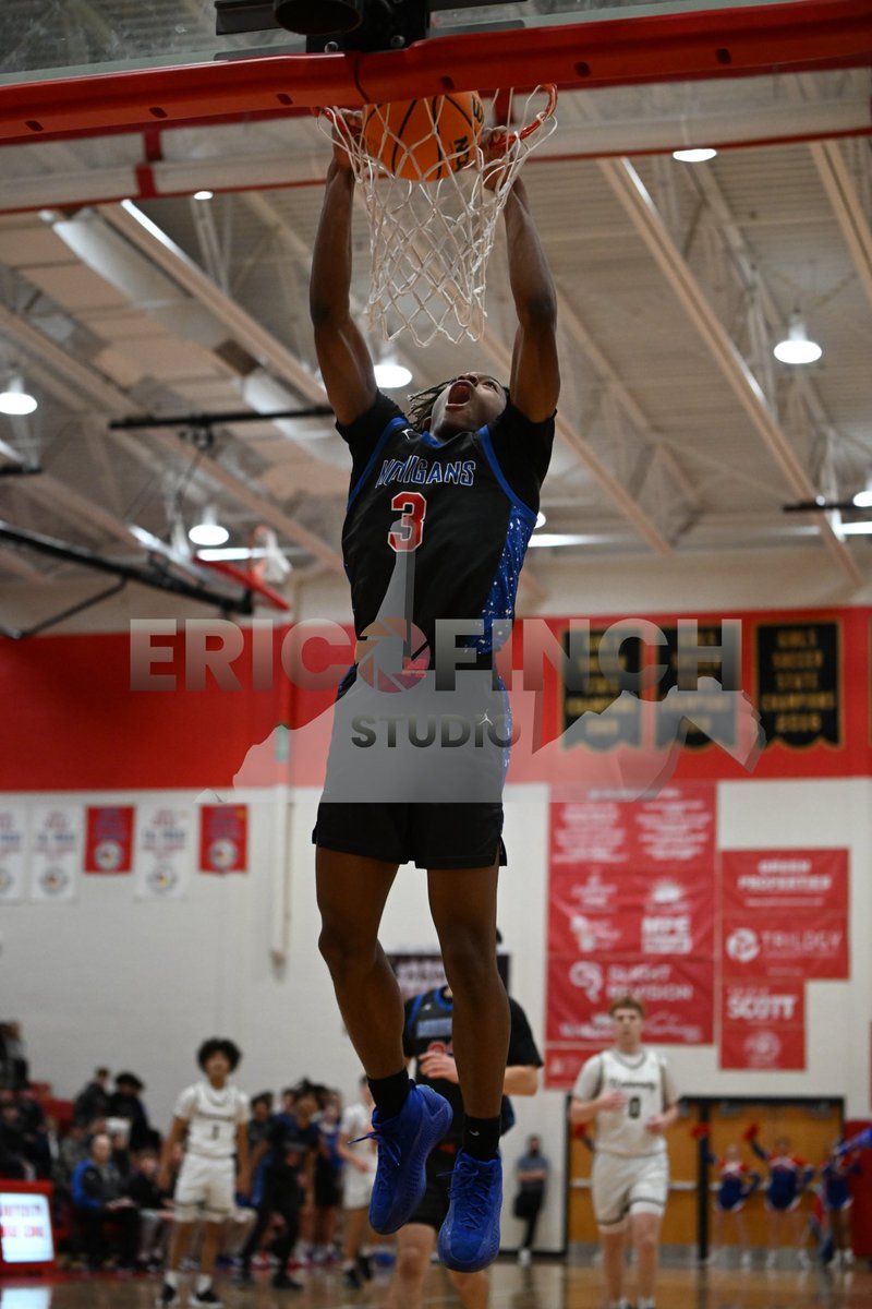One of the shots of <a href="/demarcus_bandy/">Demarcus Bandy</a> dunk from Morgantown High Vs University High