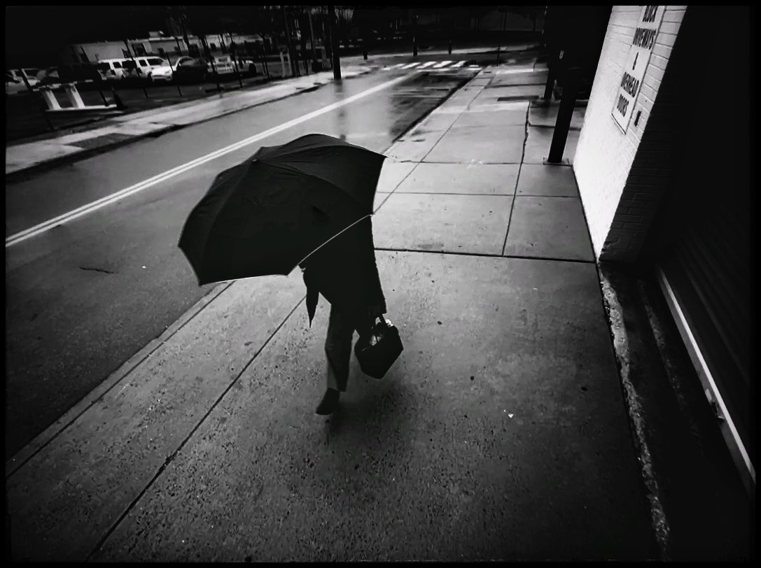 storyrd's tweet photo. Thursdayโs Gloom / Philadelphia / #streetphotography #theumbrellaproject / @CBSPhiladelphia / ๐ท @storyrd https://t.co/PzRl1C1Ejv