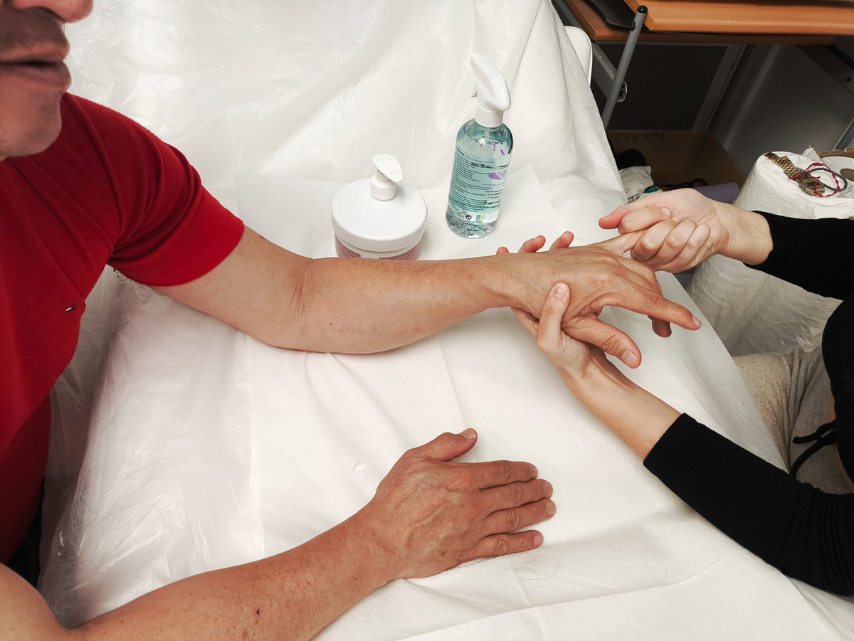 Todos los días aprendemos algo nuevo en nuestro proyectos PIIIL subvencionados por Servicio Canario de Empleo Presidencia del Gobierno de Canarias y cofinanciado por la Unión Europea. Hoy nuestro proyecto Adsis esenciales 3 visita a sus compañeros y compañeras de Adsis Imagina 3.