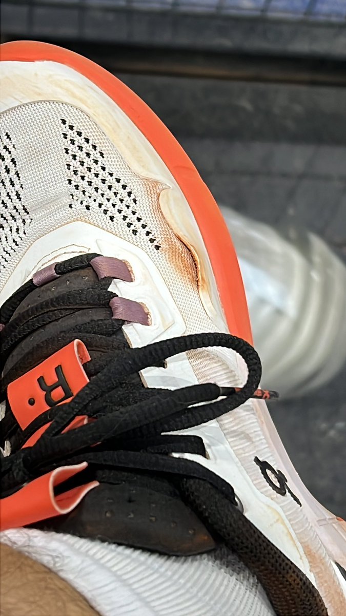 geneticlolz's tweet photo. @on_running  what’s up with quality control, owned this pair for less than a month. Played around 4-5 sessions and the shoes are already coming apart on a key flex point that should be reinforced??? Worst part is that they are not cheap. https://t.co/V7SGIvQ2Jw