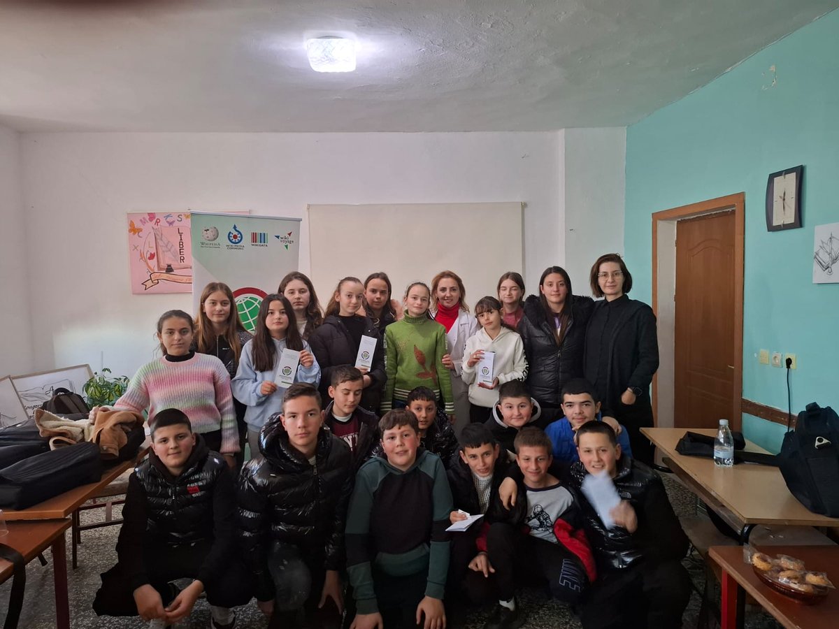 Në Përparim të Peqinit - Një seri punëtorish me nxënësit e shkollën "Shefit Hekali". 
Në bashkëpunim, me drejtoreshën e shkollës, nxënës dhe mësues morën pjesë në punëtorinë e parë për të mësuar më shumë për projektet e Wikimedia-s.  #eduwiki #WoALUG