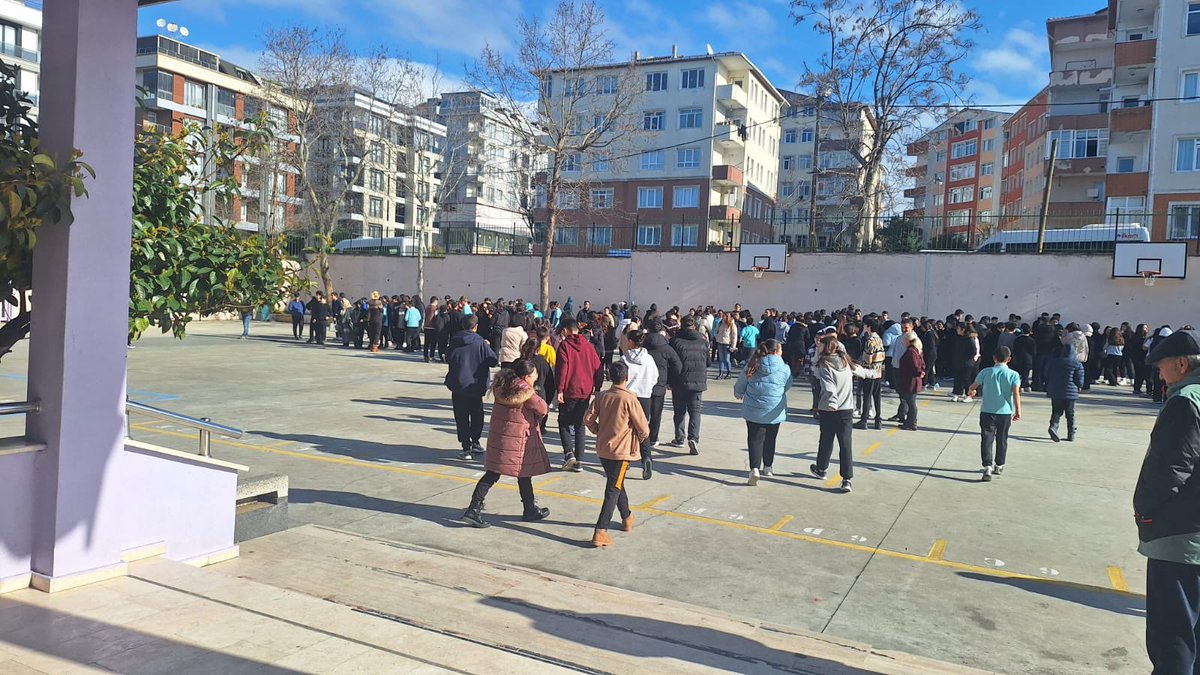 gurpinaroo's tweet photo. Bugün okulumuzun yapmış olduğu deprem tatbikatı. @tcmeb @istmemkultur
@Beylikduzu_mem
@harunbuker https://t.co/HRta3vCqsK