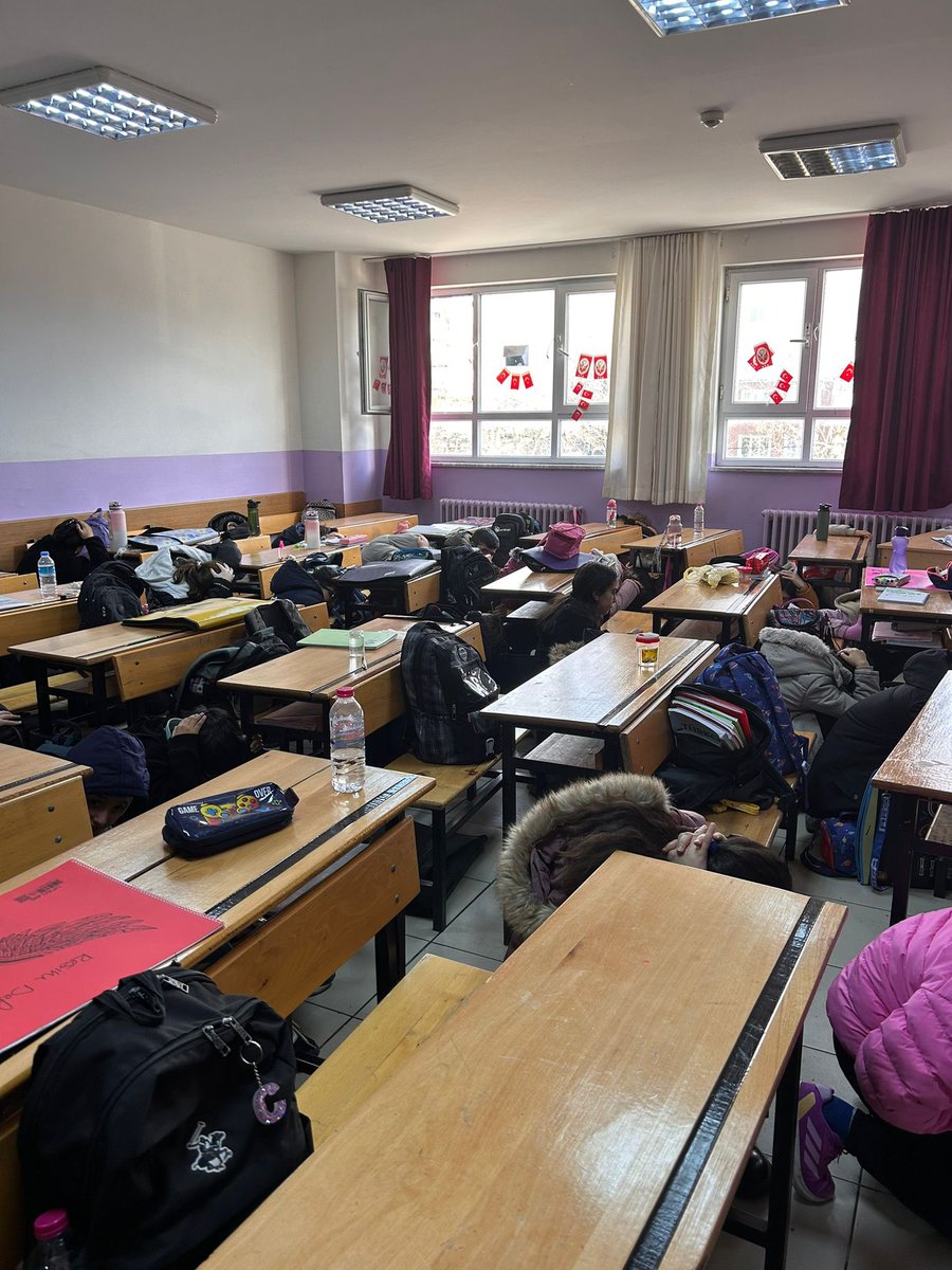 gurpinaroo's tweet photo. Bugün okulumuzun yapmış olduğu deprem tatbikatı. @tcmeb @istmemkultur
@Beylikduzu_mem
@harunbuker https://t.co/HRta3vCqsK