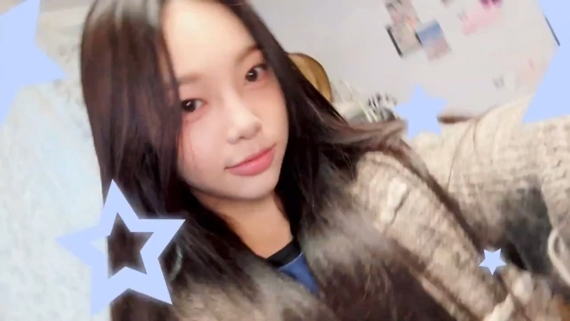 🩷- Assim como alguns idols da SM tipo #TAEMIN (#SHINee) e #KARINA (#aespa), a Ian também é católica e seu nome de batismo é Joelah!

#Hearts2Hearts #하츠투하츠 #H2H #IAN #이안
<a href="/Hearts2Hearts/">Hearts2Hearts</a> <a href="/_KarinaBrasil/">Karina Brasil</a> <a href="/TaeminBrasil_/">TAEMIN BRASIL | Veil</a>