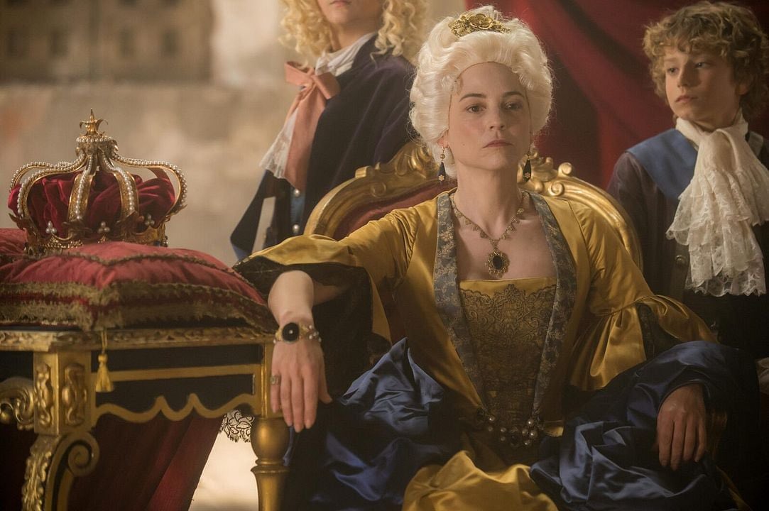 Nadie tira las frases con gracia como <a href="/LeonorWatling1/">LeonorWatling</a>. Nadie.

Viva la reina de España. 
#LaVidaBreve