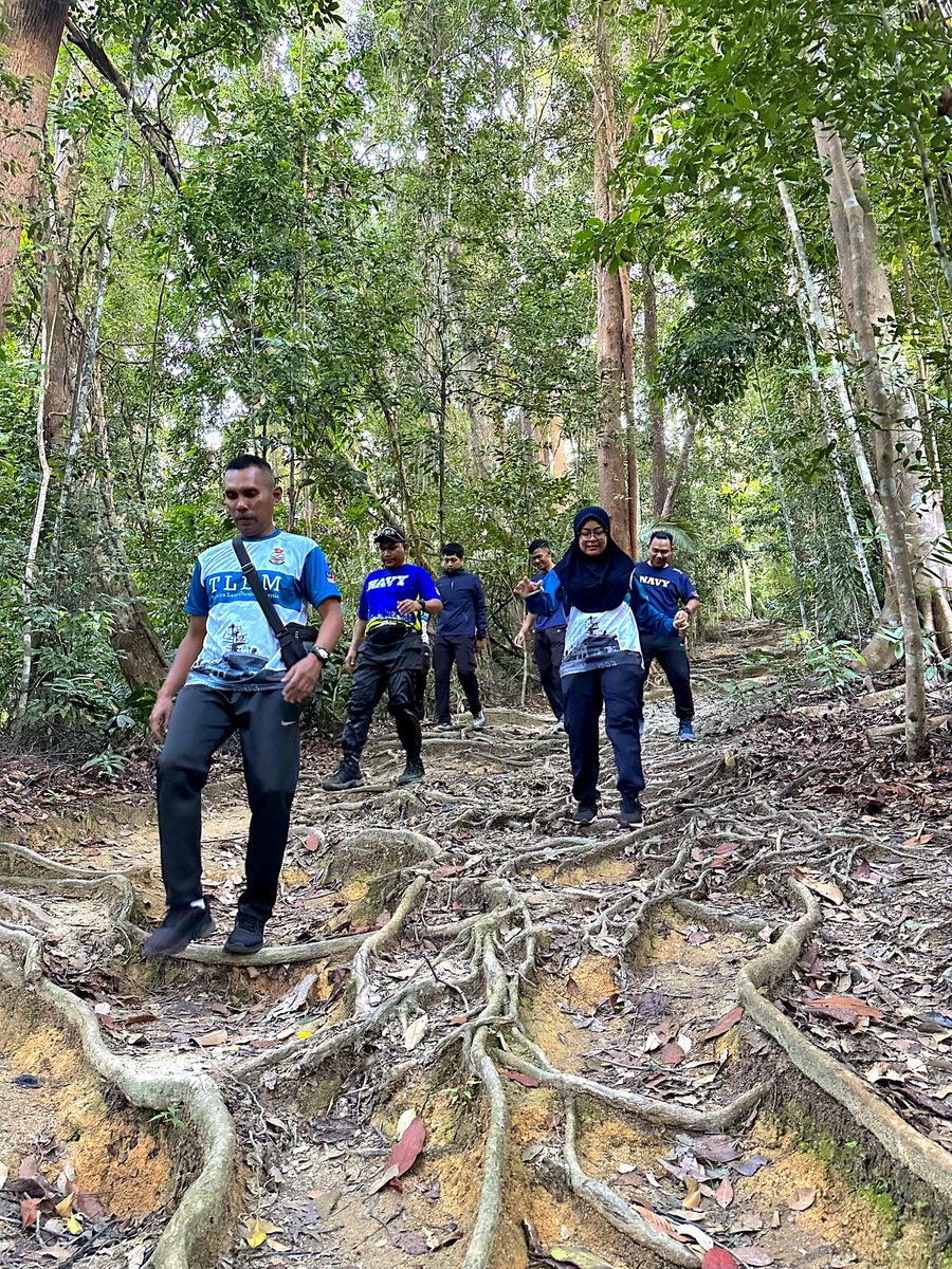 Eksesais Mendaki Bukit 300 Warga Sakti Force telah dilaksanakan dan diketuai oleh Lt Kdr Mohd Azli bin Alias TLDM, Pegawai Laksana KD SRI INDERA SAKTI.

Sakti Force telah dibahagikan kepada 6 kumpulan diketuai oleh seorang pegawai dan dibantu oleh seorang pegawai waren/bintara.
