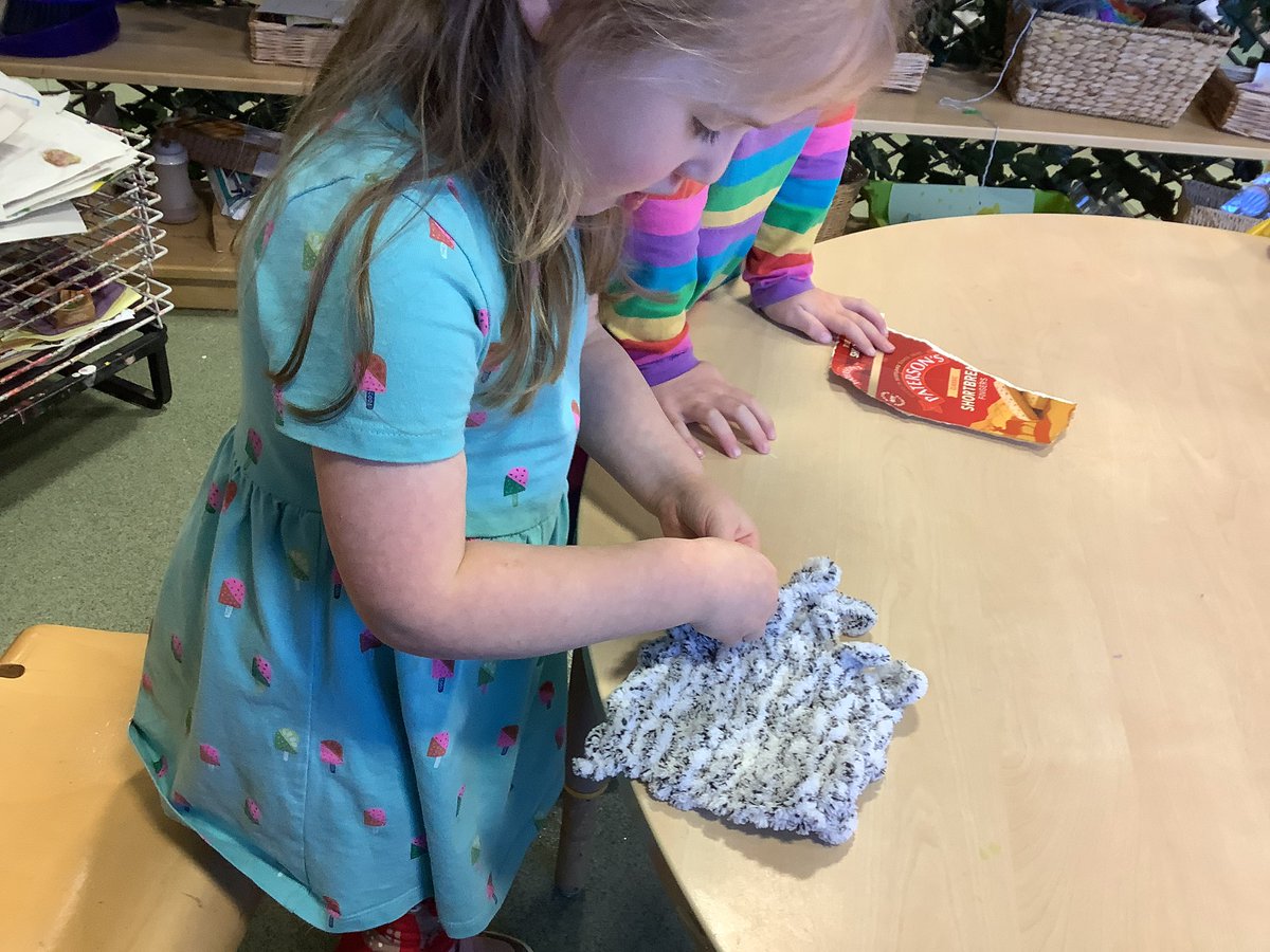 We are developing our fine motor and problem solving skills when exploring finger knitting in the ladybird playroom 🧶☺️
<a href="/SLCEarlyLearn/">SLC Early Learning</a>