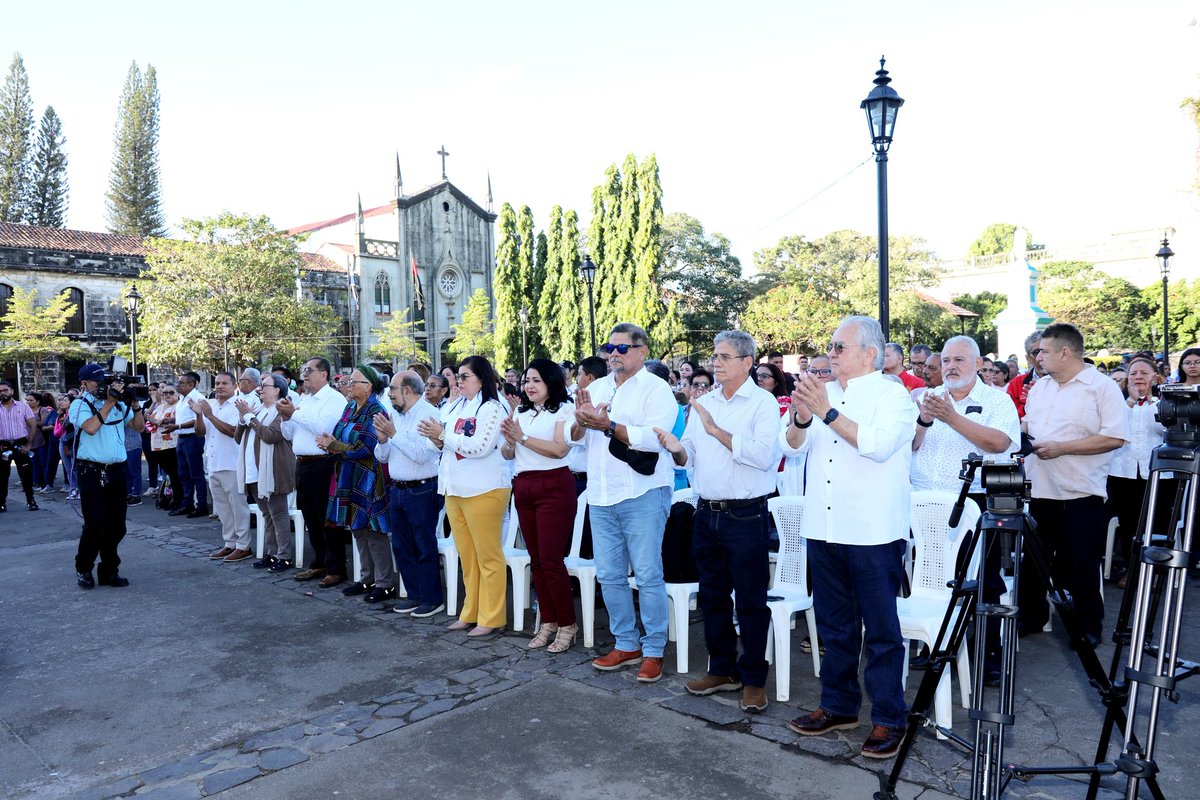 #UnidosEnVictorias 
Desde la Capital de la Revolución se conmemora el 109 aniversario del tránsito a la inmortalidad del Padre del Modernismo  con un concierto realizado por 100 niños y niñas que integran el coro estudiantil Rubén Darío.
#DarioVidayEsperanza