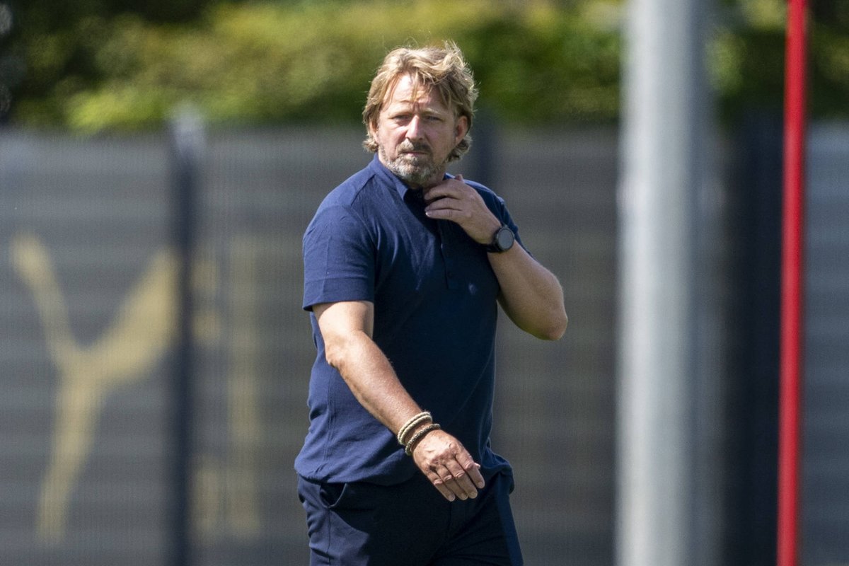 ボルシア・ドルトムントはテクニカル・ディレクターを務めていたスヴェン・ミスリンタート (52) を解任しました。 木曜日にBVBのスポーツ部門 マネージング・ディレクターであるラース・リッケンが、この決断を本人に伝えました。