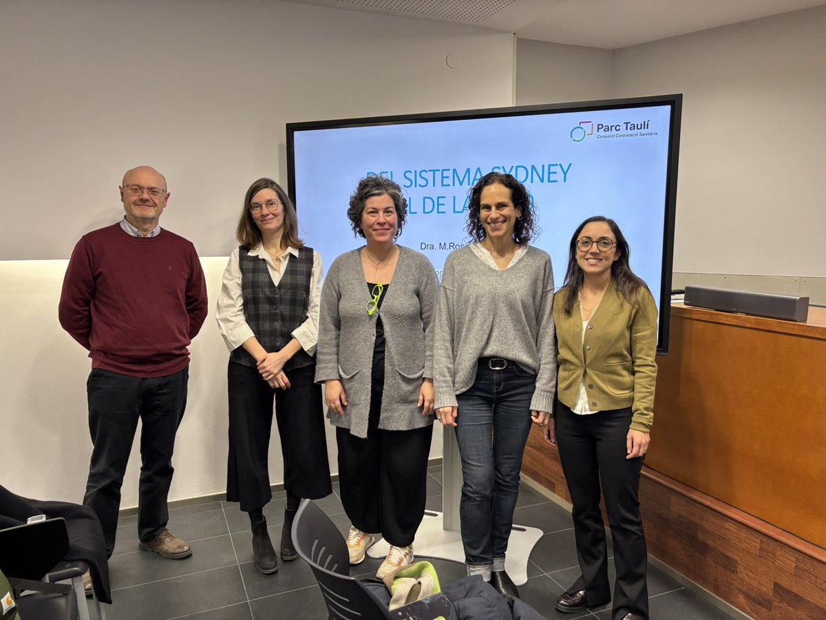 Magnífica sessió conjunta entre societats germanes <a href="/SCAPSoMe/">SCAP</a> i <a href="/CitopatolCAT/">Citopat.CAT</a> sobre el Sistema de la WHO per Gangli limfàtic. Presentacions de Dra Rosa Escoda, Dra Natalia Papaleo de <a href="/PathTauli/">Servei d'Anatomia Patològica del Parc Taulí</a> i Dra Laura López de <a href="/APsantpau/">Anatomia Patològica Sant Pau</a> 👏🏻 
Coordina <a href="/pivonne10/">Ivonne Vázquez MD PhD FIAC</a> de <a href="/hmarpath/">Hospital del Mar - Pathology</a> 
#CitopatCat