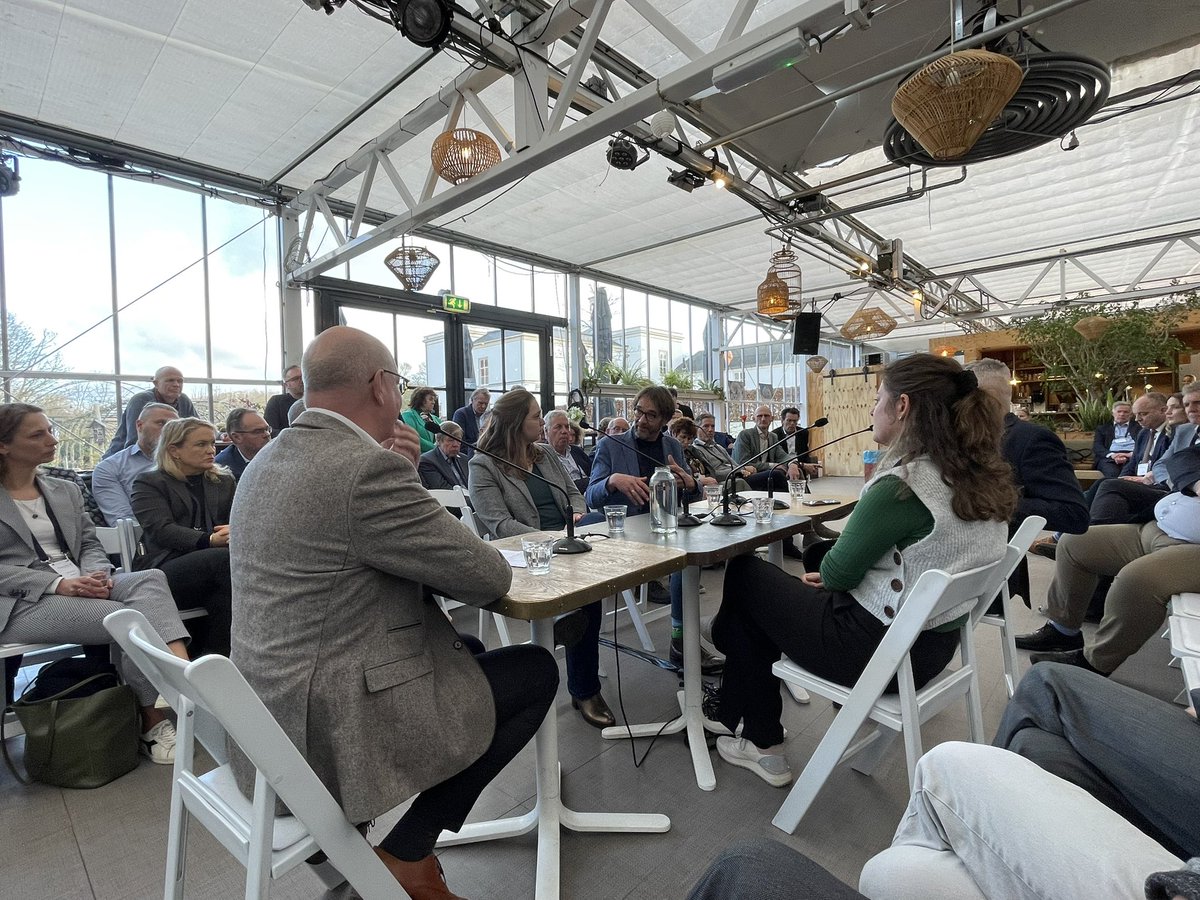 Geert Pinxterhuis (@geertpenco) on Twitter photo .<a href="/meertensmit/">Meerten Smit</a> vraagt bij afscheid als voorzitter <a href="/CropLifeNL/">CropLife NL</a> naar visie op toekomst agrarische sector en ‘welke teelten kunnen blijven’. Is rode draad bij event ‘Voor gezonde gewassen’ met presentatie <a href="/hildecoolman/">Hilde Coolman</a> en tafelgesprek met ‘Gideonsbende’. .<a href="/meertensmit/">Meerten Smit</a> vraagt bij afscheid als voorzitter <a href="/CropLifeNL/">CropLife NL</a> naar visie op toekomst agrarische sector en ‘welke teelten kunnen blijven’. Is rode draad bij event ‘Voor gezonde gewassen’ met presentatie <a href="/hildecoolman/">Hilde Coolman</a> en tafelgesprek met ‘Gideonsbende’.