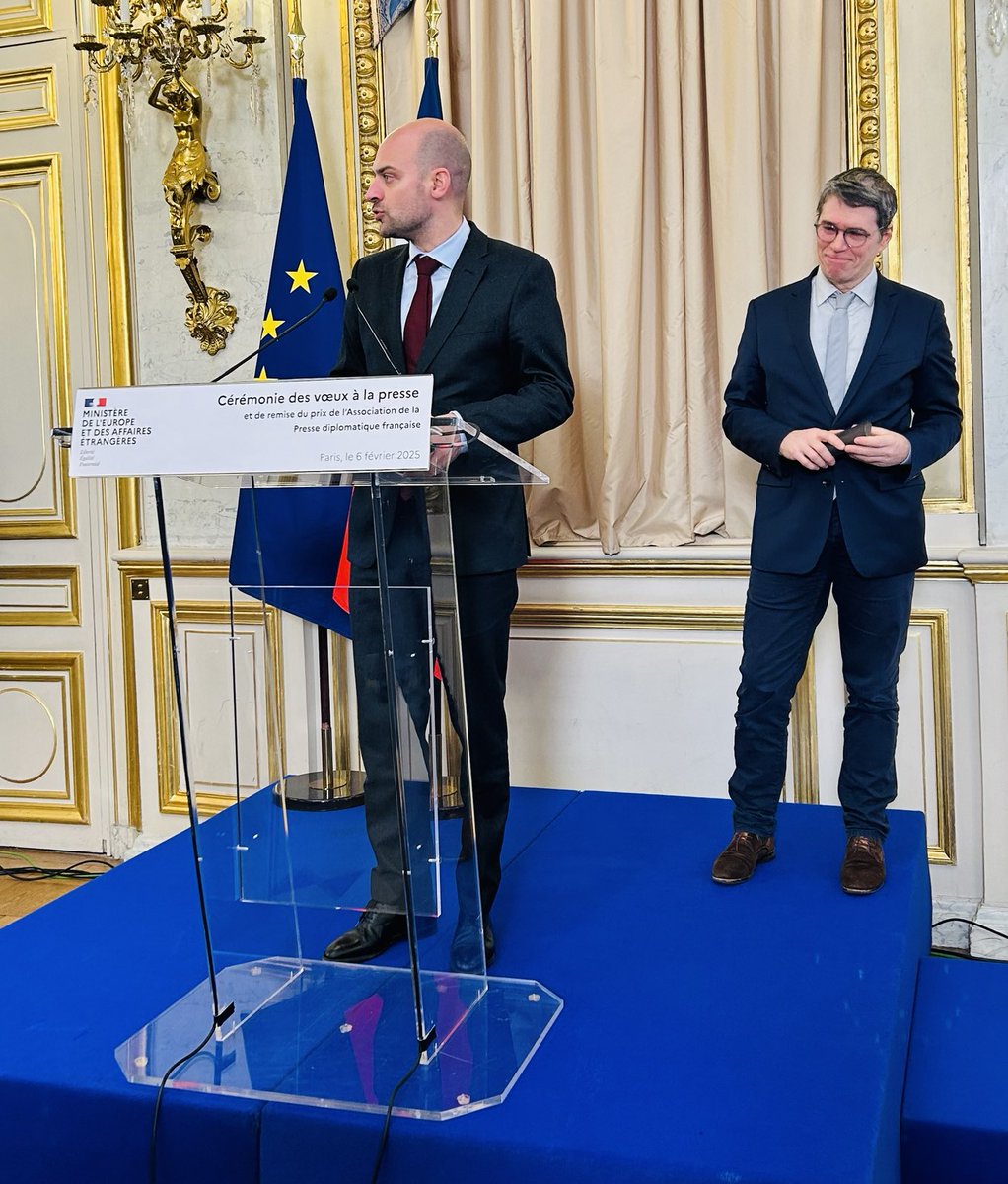 Thierry VALLAT (@thierryvallat) on Twitter photo « Sans presse libre et indépendante : point de démocratie » <a href="/jnbarrot/">Jean-Noël Barrot</a> Ministre de l’Europe et des Affaires devant les journalistes de l’association de la presse diplomatique et leur président <a href="/jmfour/">Jean-Marc Four</a> « Sans presse libre et indépendante : point de démocratie » <a href="/jnbarrot/">Jean-Noël Barrot</a> Ministre de l’Europe et des Affaires devant les journalistes de l’association de la presse diplomatique et leur président <a href="/jmfour/">Jean-Marc Four</a>