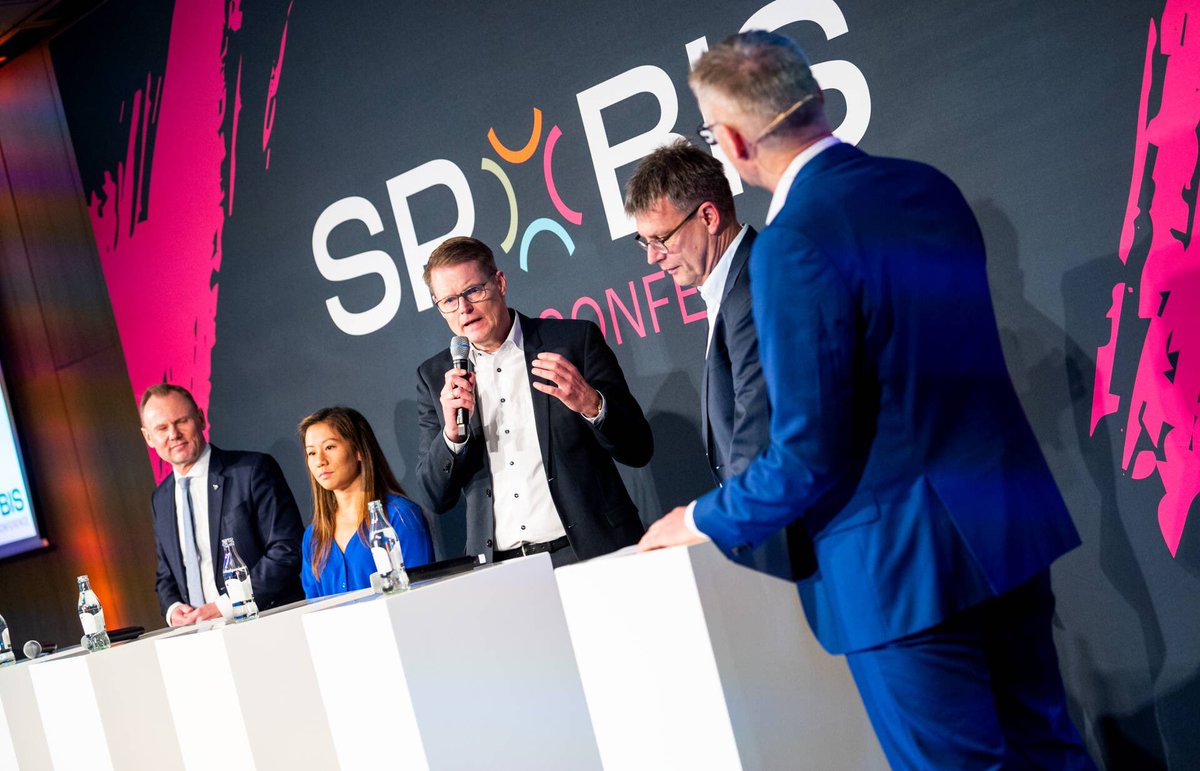 Olympische &amp; Paralympische Spiele können nicht nur für den Sport entscheidende Impulse bringen, sondern für das ganze Land. Darüber habe ich heute auf der #SPOBIS mit Kim Bui, Andy Grote &amp; Rolf Lange gesprochen. Danke für die Einladung und die spannende Diskussion. <a href="/Deine_Spiele/">Deine Ideen. Deine Spiele.</a>