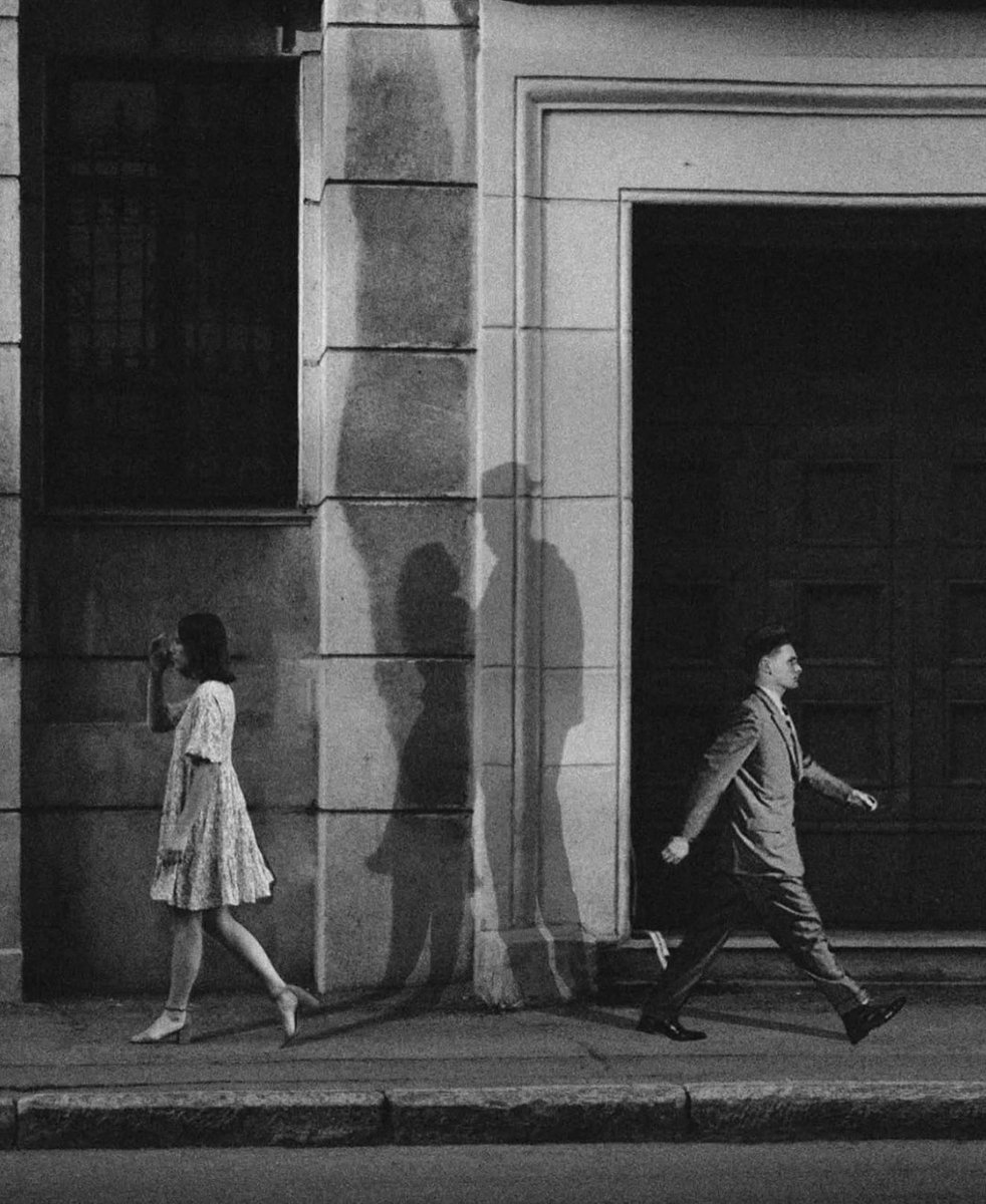 68v's tweet image. أنت فيني لو تروح . .
          . . أنت لي قلبٍ وروح
                     الغلا يبني صروح . . 
                            مآخذٍ كل المزايآ 

#مساء_الخير 🎶