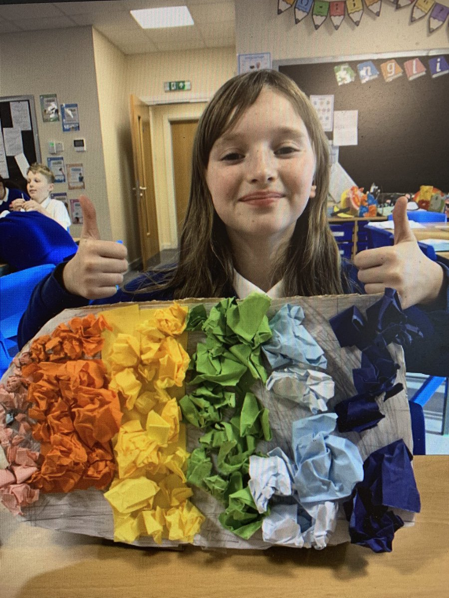 latimerprimary's tweet image. #ClassVL has been creative! They have managed to enlarge their pictures, add texture through collage and even designed a stand. Nailing it #LatimerArt