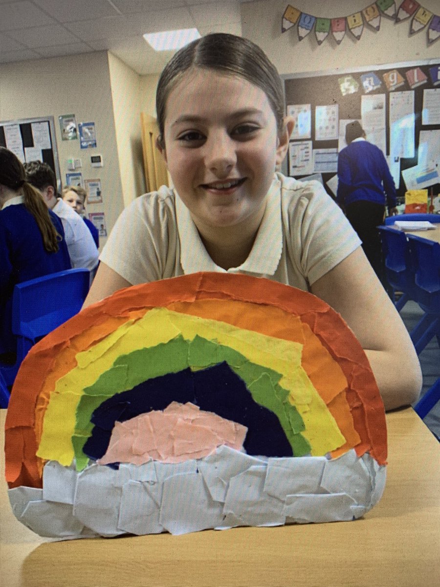 latimerprimary's tweet image. #ClassVL has been creative! They have managed to enlarge their pictures, add texture through collage and even designed a stand. Nailing it #LatimerArt