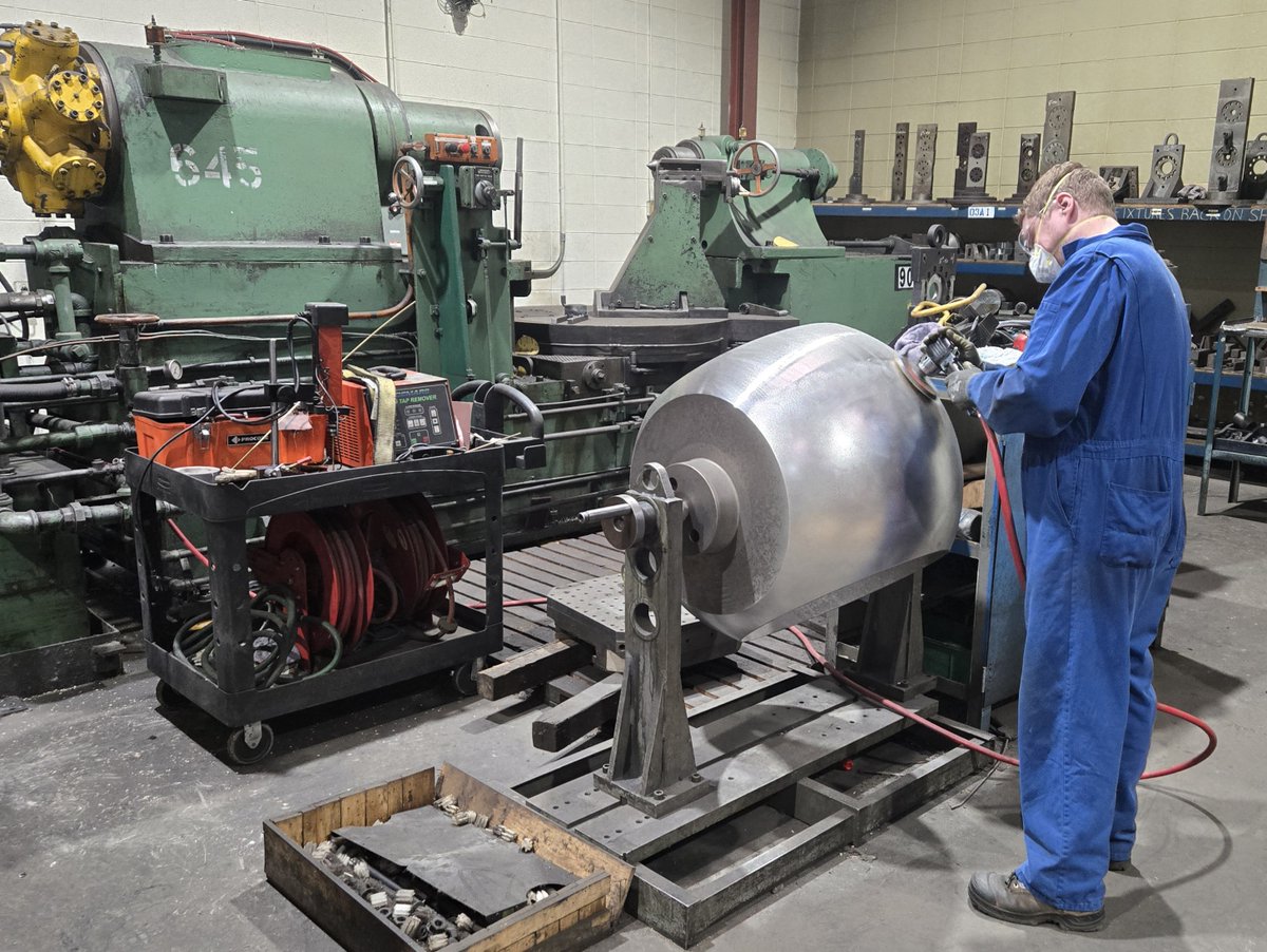 umcorpcanada's tweet photo. Machining, grinding and polishing a 24 inch valve ball to oem specifications. #ballvalve #grindingmachine #custombuilt #valvemanufacturer #valverepair https://t.co/rW0c7ppTXG