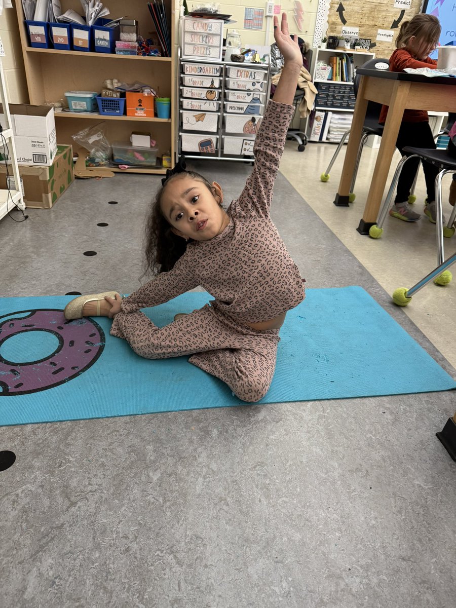 CaywoodSTEAMlab's tweet image. Enhancing our human body centers with using our muscles in yoga poses 💪🏼, creating our Skeleton out of Playdoh 💀, and building a Lego heart 🫀 @PLTWorg #pltwlaunch