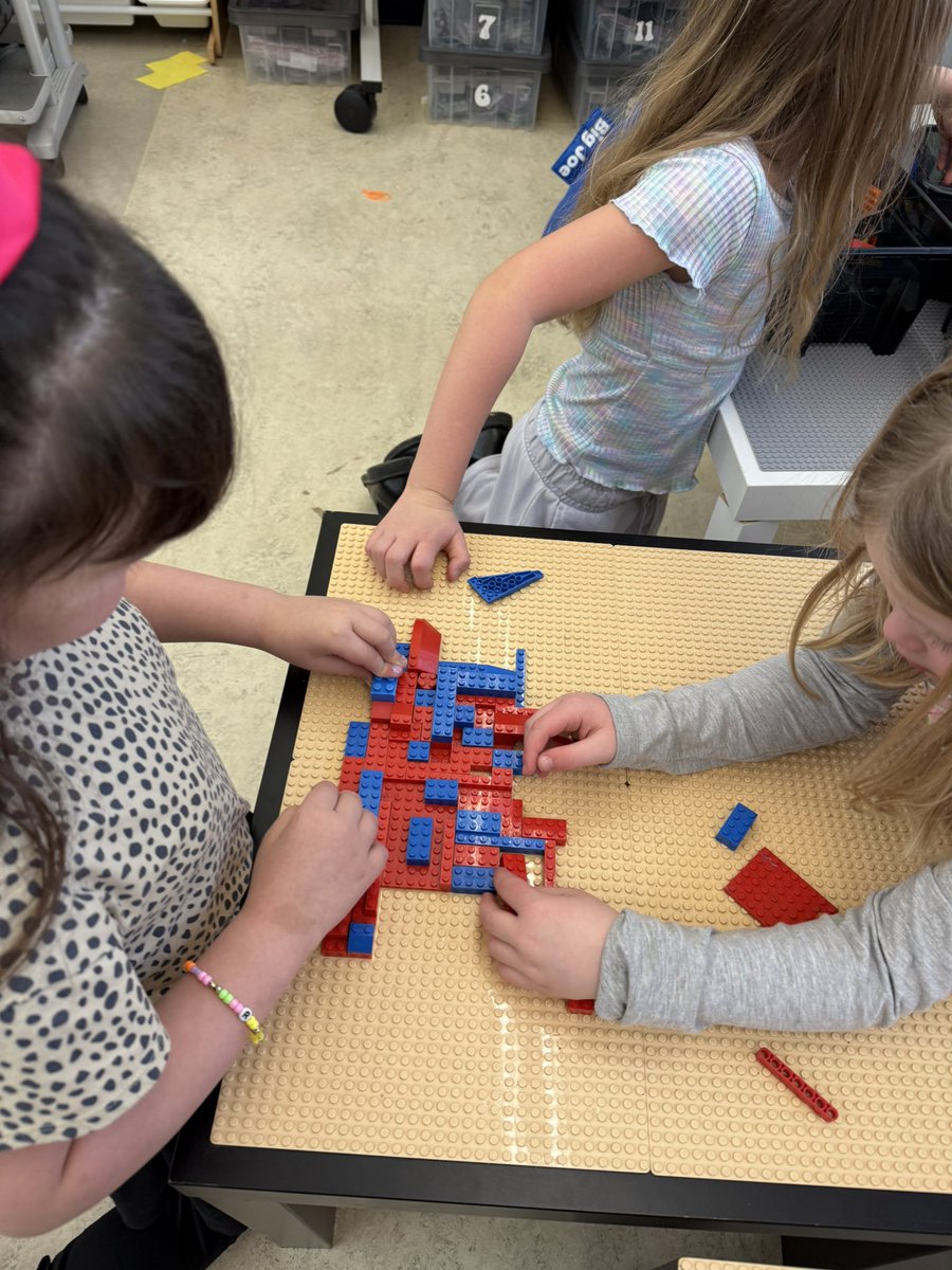 CaywoodSTEAMlab's tweet image. Enhancing our human body centers with using our muscles in yoga poses 💪🏼, creating our Skeleton out of Playdoh 💀, and building a Lego heart 🫀 @PLTWorg #pltwlaunch