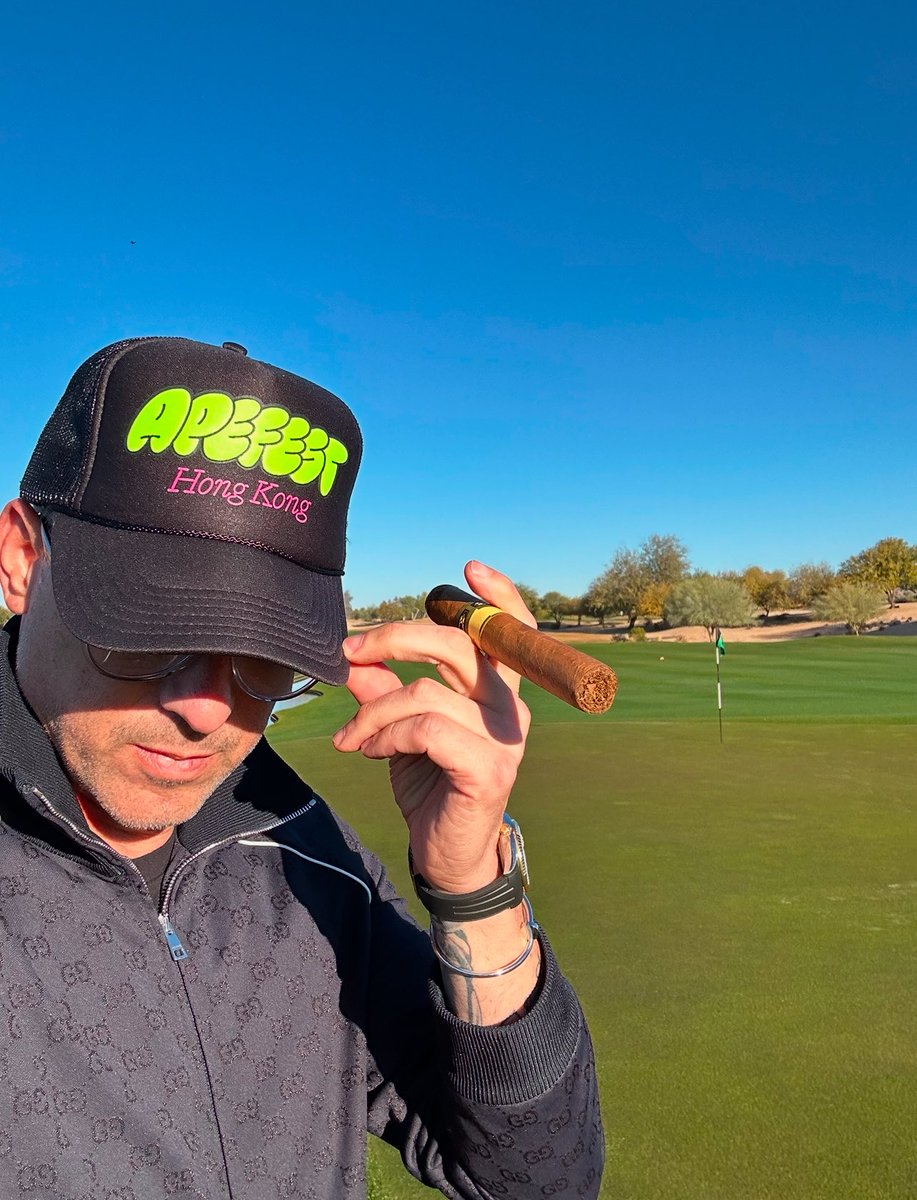 Gmgm, touching grass with a little flex in Arizona ⁦<a href="/BoredApeYC/">Bored Ape Yacht Club 🍌</a>⁩ 🔥🔥💧💧⛳️