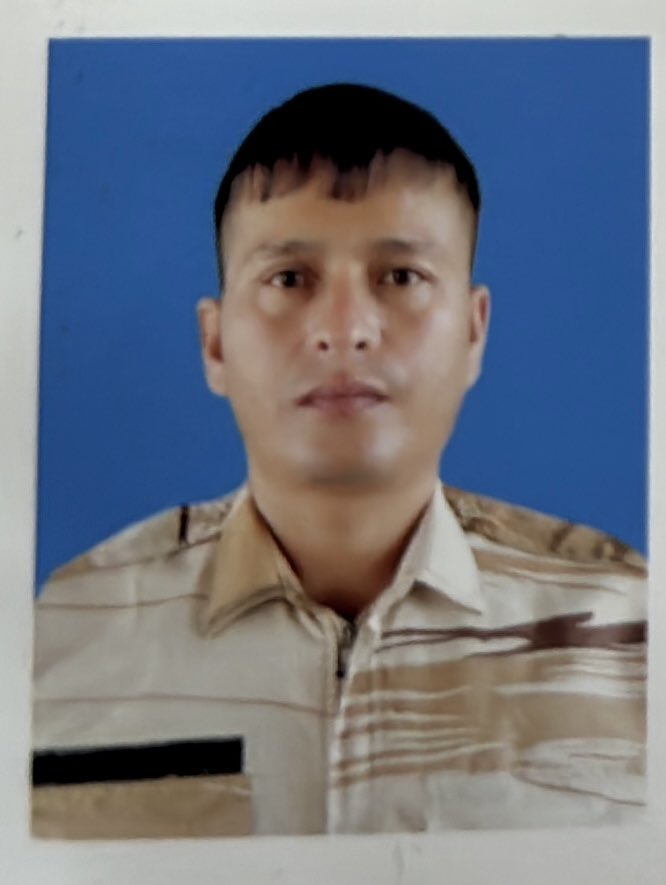 Dig_raw21's tweet photo. A UNLF militant Gurumayum Sharma  is issued Manipur police ID and roaming around imphal in police vehicle and to fringe villages  attacking Kuki villages. https://t.co/7I7hOP5gOU