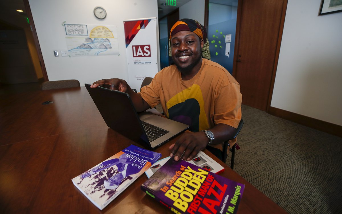 Akeem Anderson is a third-year American Studies PhD student and a 3L at the University of Minnesota Law School (@UofMNLawSchool). Visit the link to read Akeem's Q&amp;A, where they detail (re)analyzing histories, creating inclusive worlds, and more: z.umn.edu/Akeem 

#UMNAMST