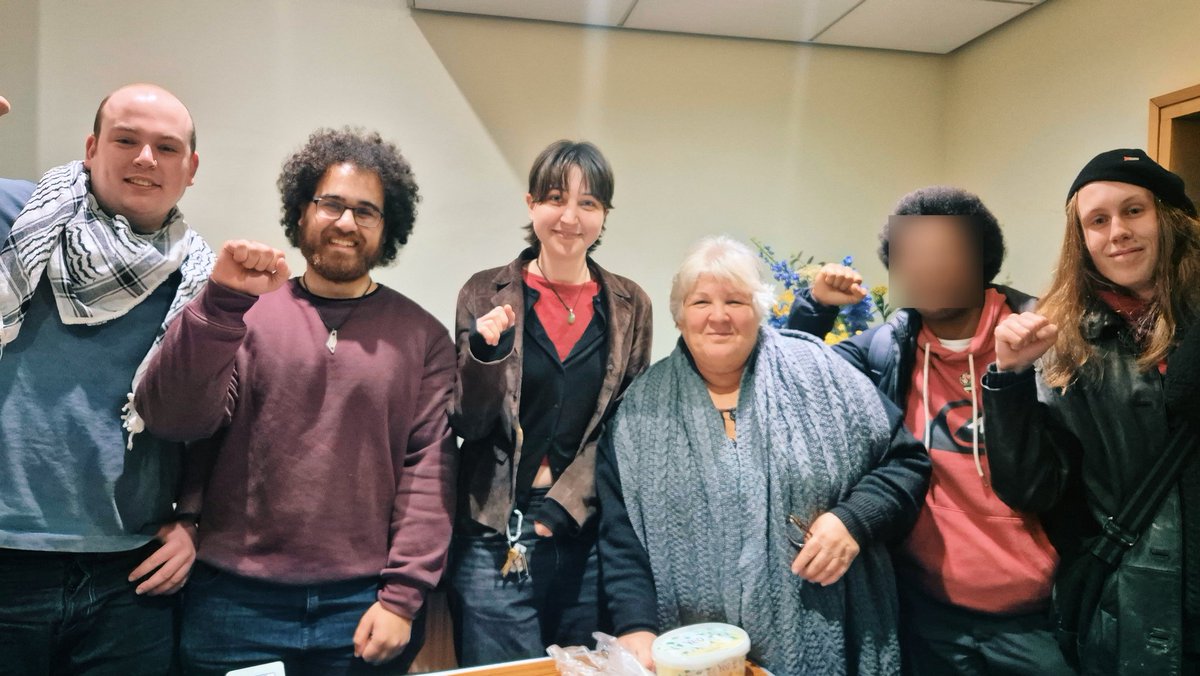 yclyorkshire's tweet photo. Sheffield YCL had the honour to meet Aleida Guevara, internationalist and daughter of Che Guevara, during her visit to the city.

Aleida stated: " If we all unite, no one can stop us. When the people of the world decide, their decision is final—that decision is victory." https://t.co/miRFld1mI2