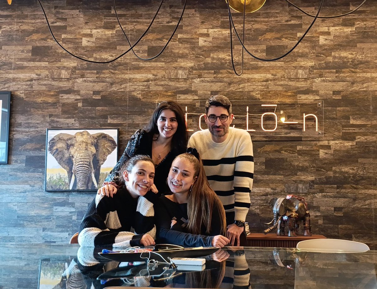 Tres estrellas y un becario.