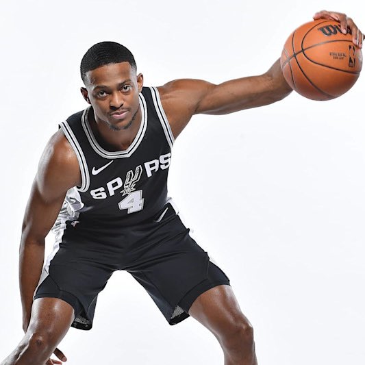 De’Aaron Fox:

100% Tried to Hide Trade Request 
Let Best Friend Take Paycut to Stay
1 Lie to Kings Fanbase
Bullied Out of Kawhi’s Number
100% Whipped

DE’AARON SNAKE 🐍🐍🐍