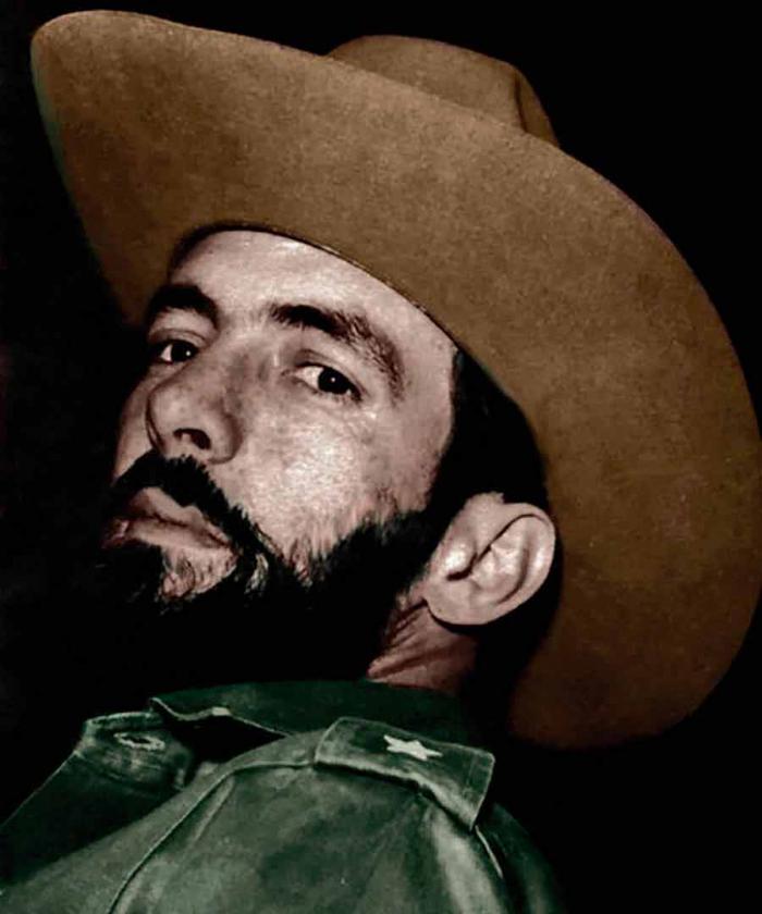 El Comandante Camilo Cienfuegos es símbolo de lealtad y patriotismo. Acreedor del respeto y admiración del pueblo al que dedicó su vida luchando incansablemente contra la tiranía de Fulgencio Batista. #CamiloVive #CubaPorLaVida <a href="/cubacooperaven/">Brigada Médica Cubana en Venezuela</a> <a href="/DrYusleivy/">Dr. Yusleivy Martínez</a> @Eam12V <a href="/reynaldo2nm/">Reynaldo Nuñez</a>