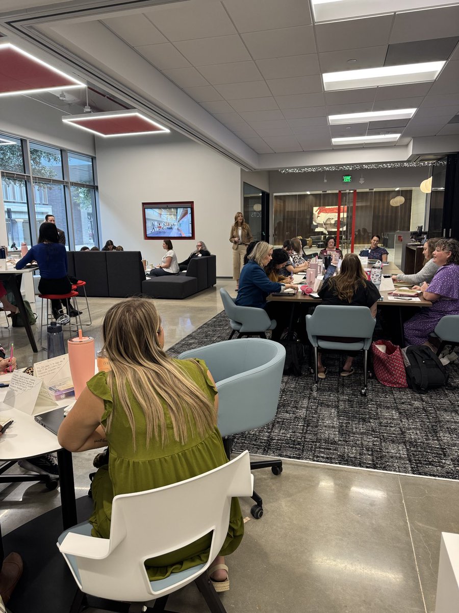 Stephanie Edgar tweet media