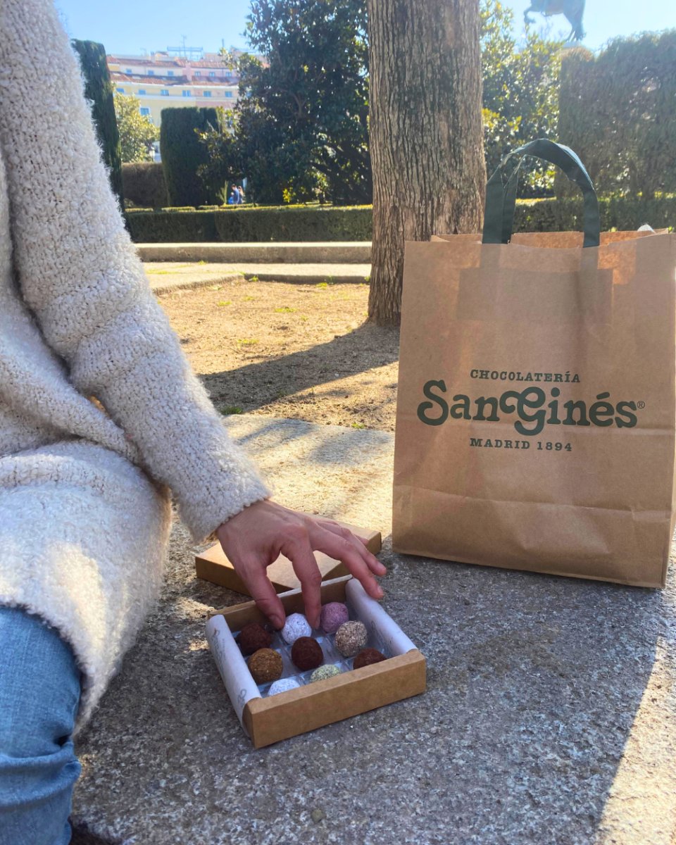 Pídelas online para llevar y disfruta de las Deliciosas trufas de San Ginés paseando por Madrid.
Entra en nuestra web, ve a A DOMICILIO y haz tu pedido.

chocolateriasangines.com