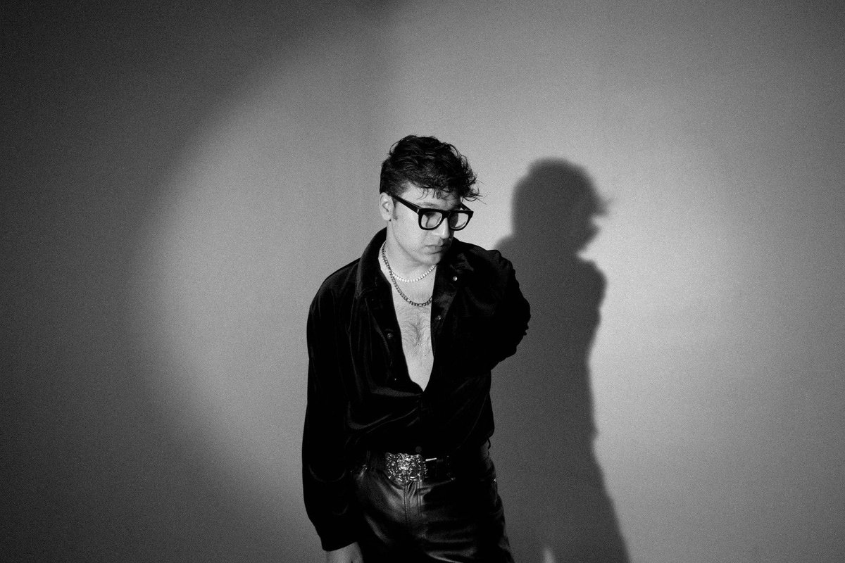 docemilmusic's tweet photo. ¡Bienvenido @adriancotamusic a #DOCEMILMUSIC! ✨🎵⭐️🎵💫Estamos muy emocionadxs de que el talentoso artista, productor, compositor y baterista mexicano se integre a la familia #TheLatinWay #AdrianCota 🤩💫🎵 https://t.co/Ht2YwpSr60