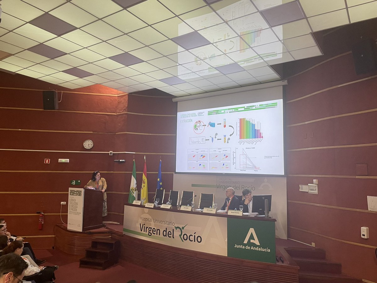 El 👨🏻‍⚕️doctor Salvador modera la MESA 6: INCORPORACIÓN del CTDNA en la PRÁCTICA CLÍNICA. Actualizándonos en biología molecular y avanzando en el #CáncerDeMama 🩷. #PrecisiónOncología <a href="/HospitalUVRocio/">HospitalUVRocio</a>