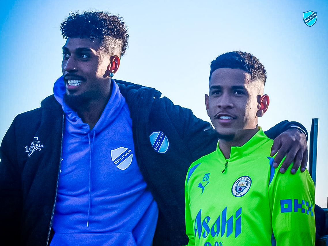 Visita inesperada para el primer plantel 🤩✨

El <a href="/ManCity/">Manchester City</a>  hizo una parada especial en nuestro entrenamiento, encendiendo aún más la pasión celeste 🩵🫂

¡La energía de estos cracks nos motiva a seguir soñando en grande en nuestro Centenario! 🙌🏻🔥

#BolívarCentenario